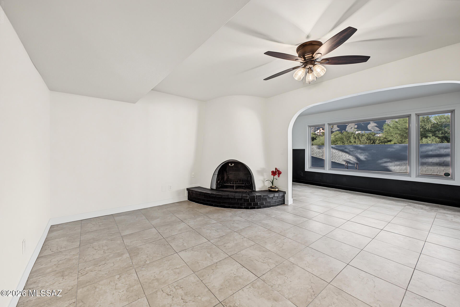 5805 E Paseo San Valentine