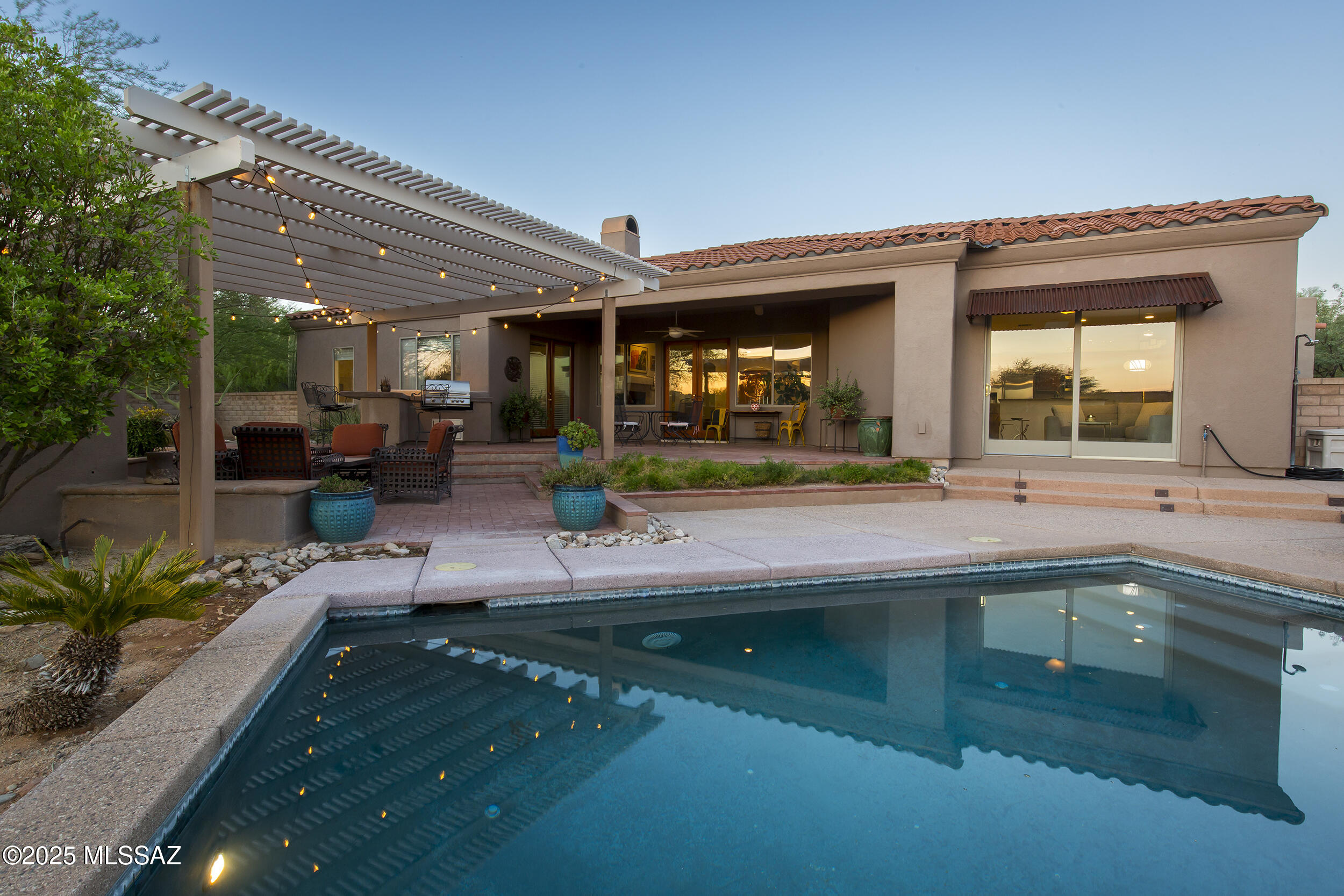 12103 N Portico Place