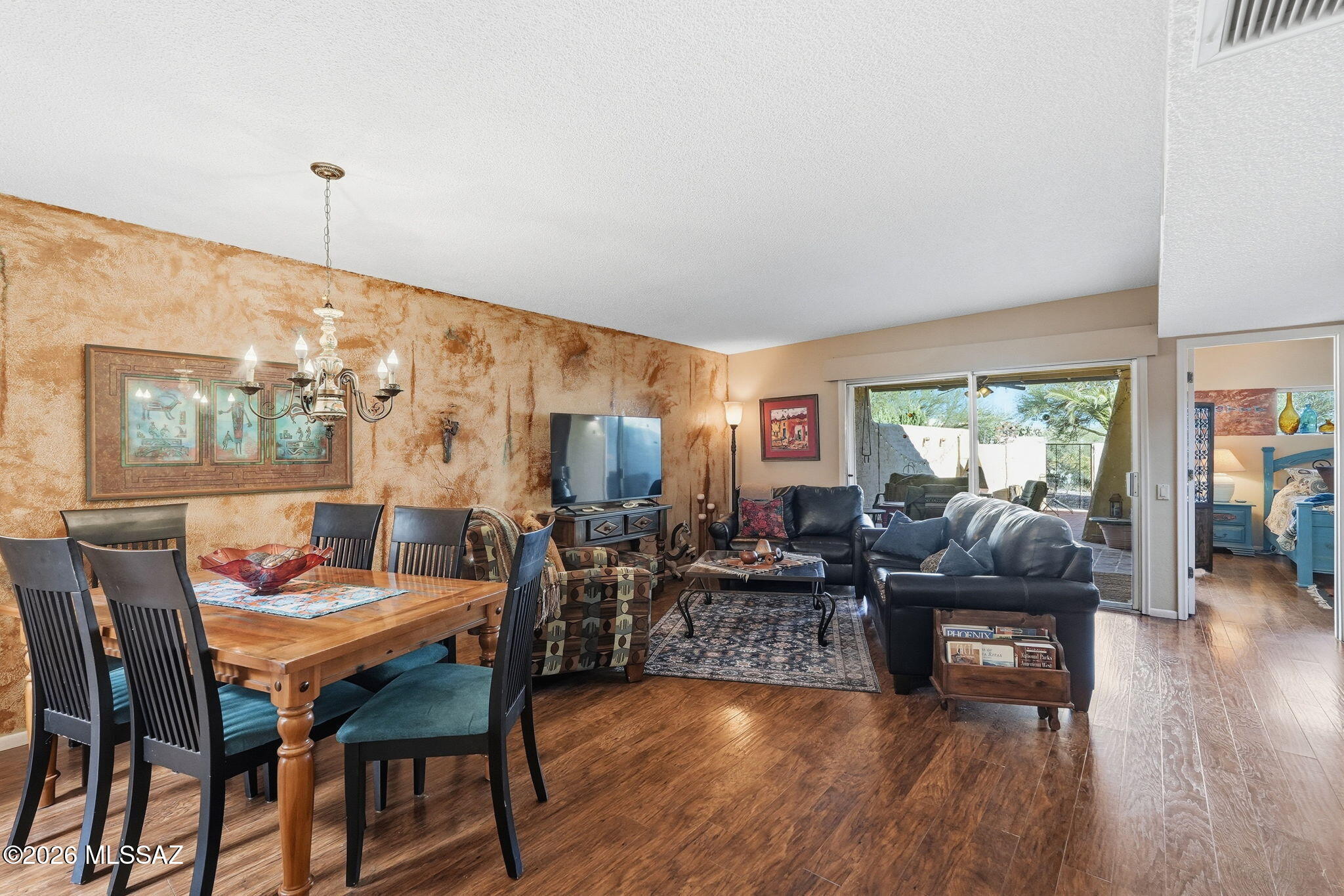 1070 W Calle Excelso