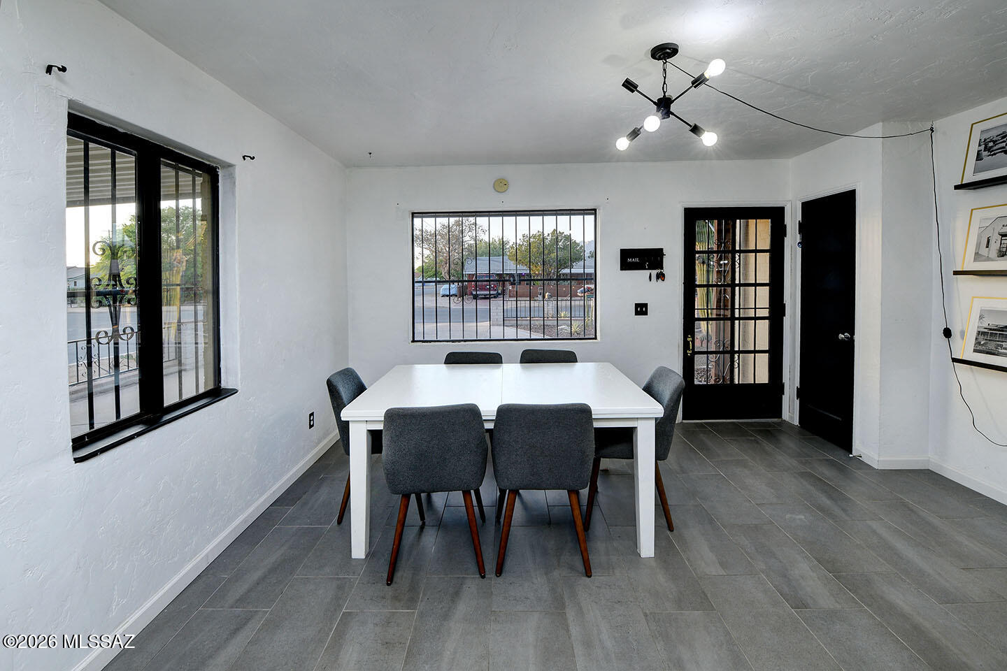 2602 E Sylvia Street