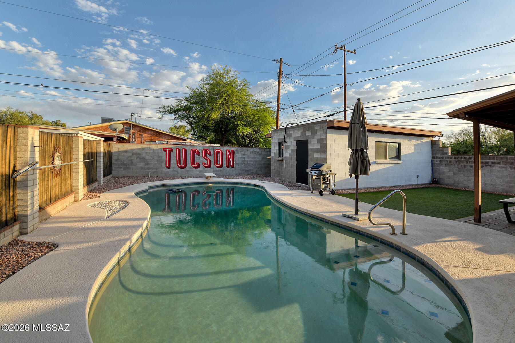 2602 E Sylvia Street