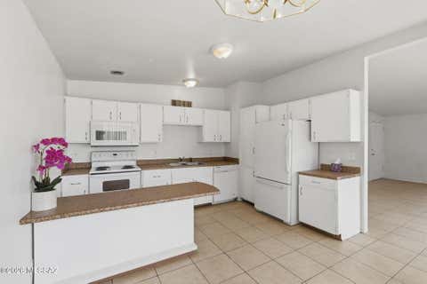Photo of 1105 E Garden Loop, Tucson, AZ 85706 (MLS # 22619631)
