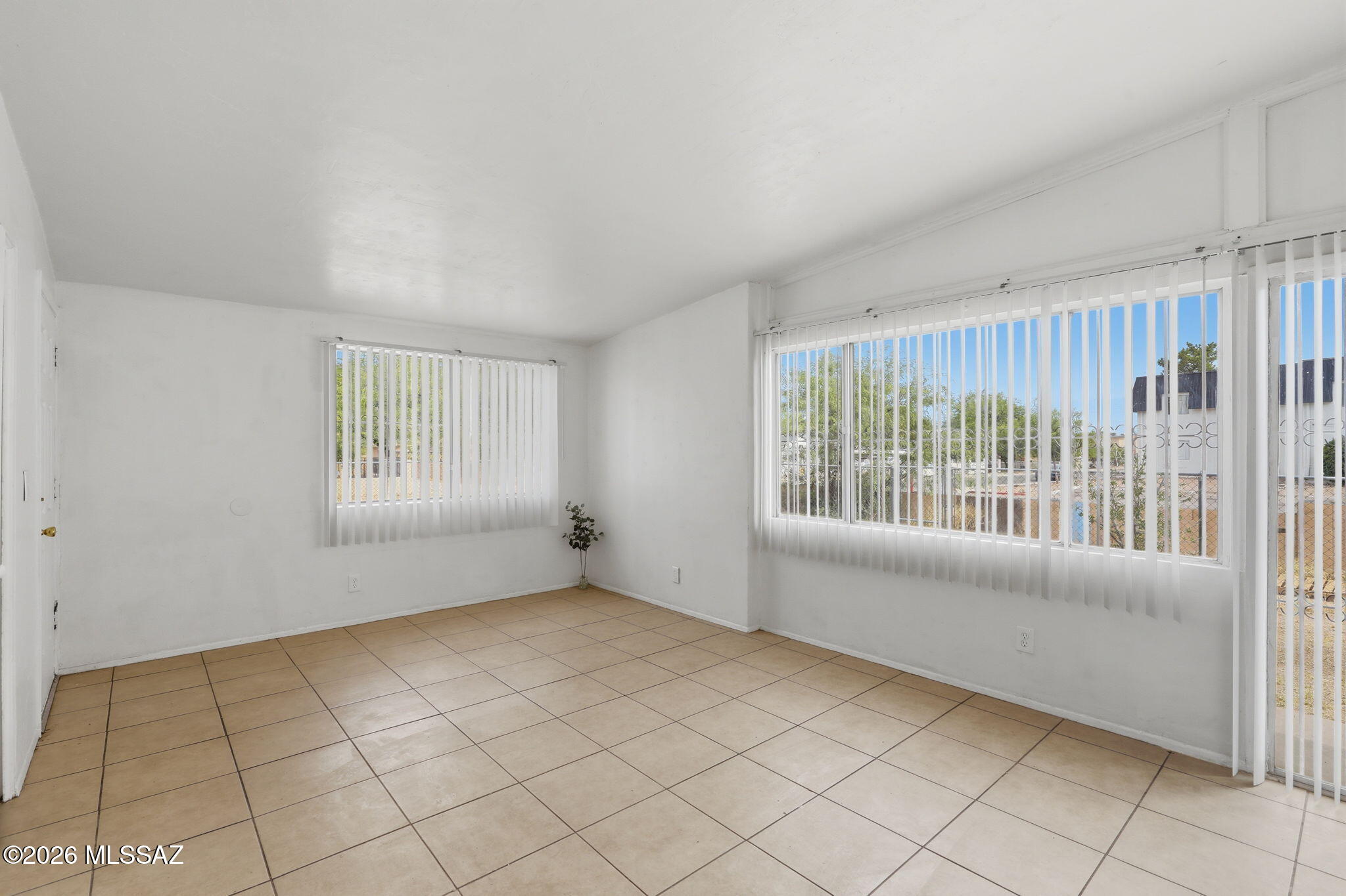 1105 E Garden Loop