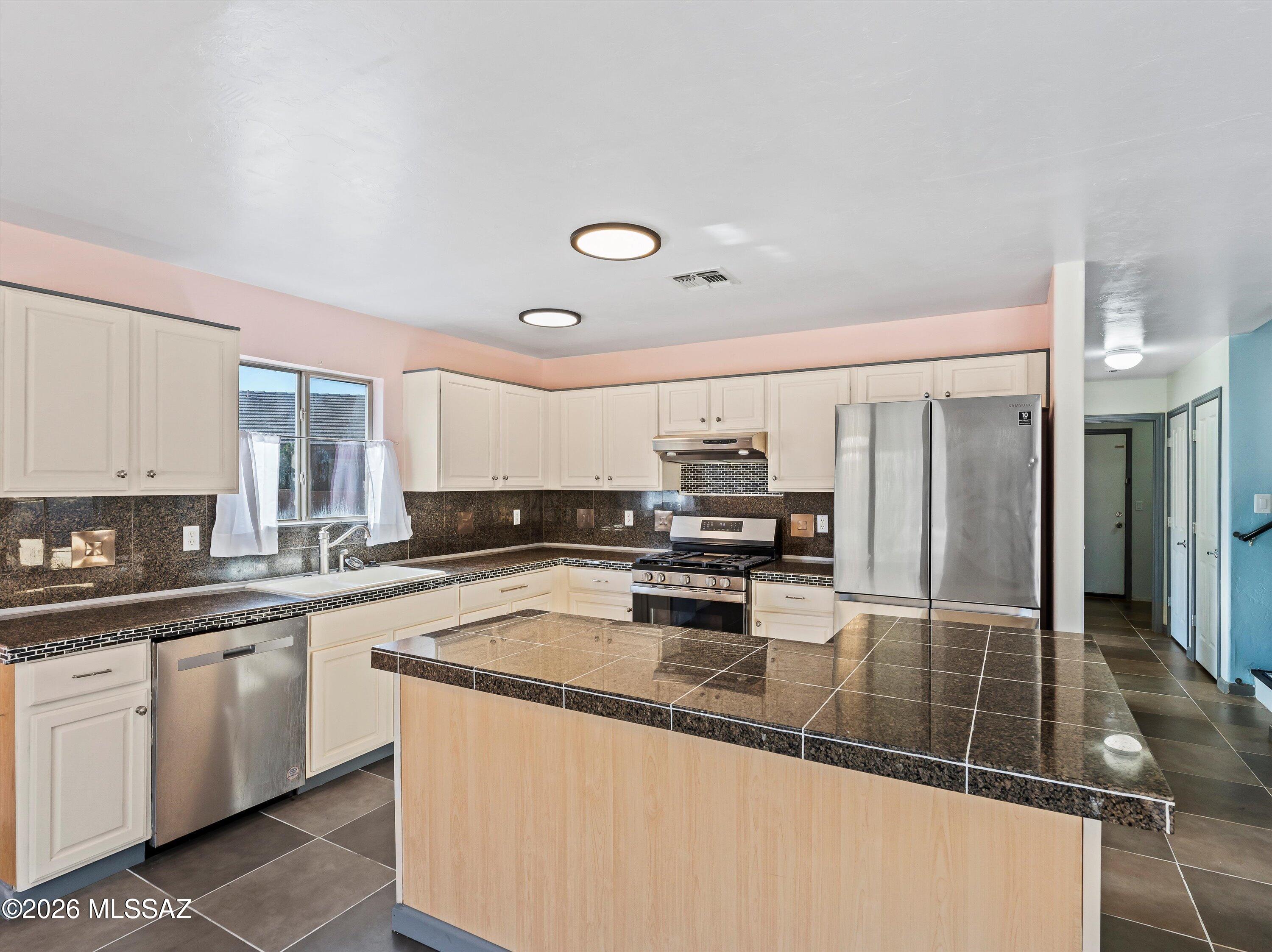 12828 N Ponderay Drive