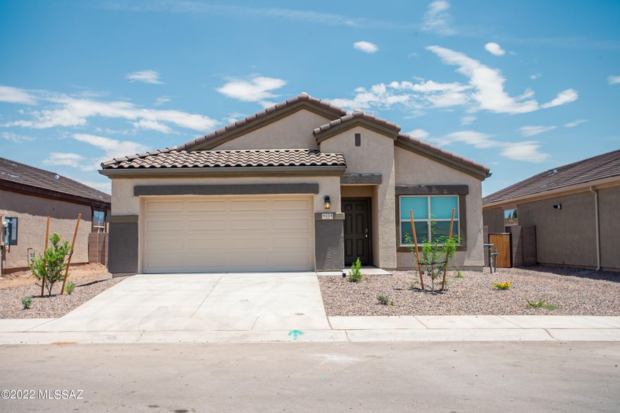 RARE 2022 BUILD 5 BEDS 3 FULL BATHS 2 car garage 1 story home in desirable Saguaro Bloom, only 6 mins to I10 & Premium Outlet Mall, near by schools, grocery stores, entertainments, shopping & businesses. Wonderful Van Buren model w/great flow, no space wasted. Very bright & open concept w/tall ceiling & lots of nature light. Big laundry room. Many closets, shelves & storage throughout the house. Great sized kitchen w/big island boasts beautiful granite counter top, dark espresso cabinets & SS appliances. Nice sized private backyard w/covered patio & block fence. Community features lovely landscaping, pools, spas, splash pad, playgrounds & parks.