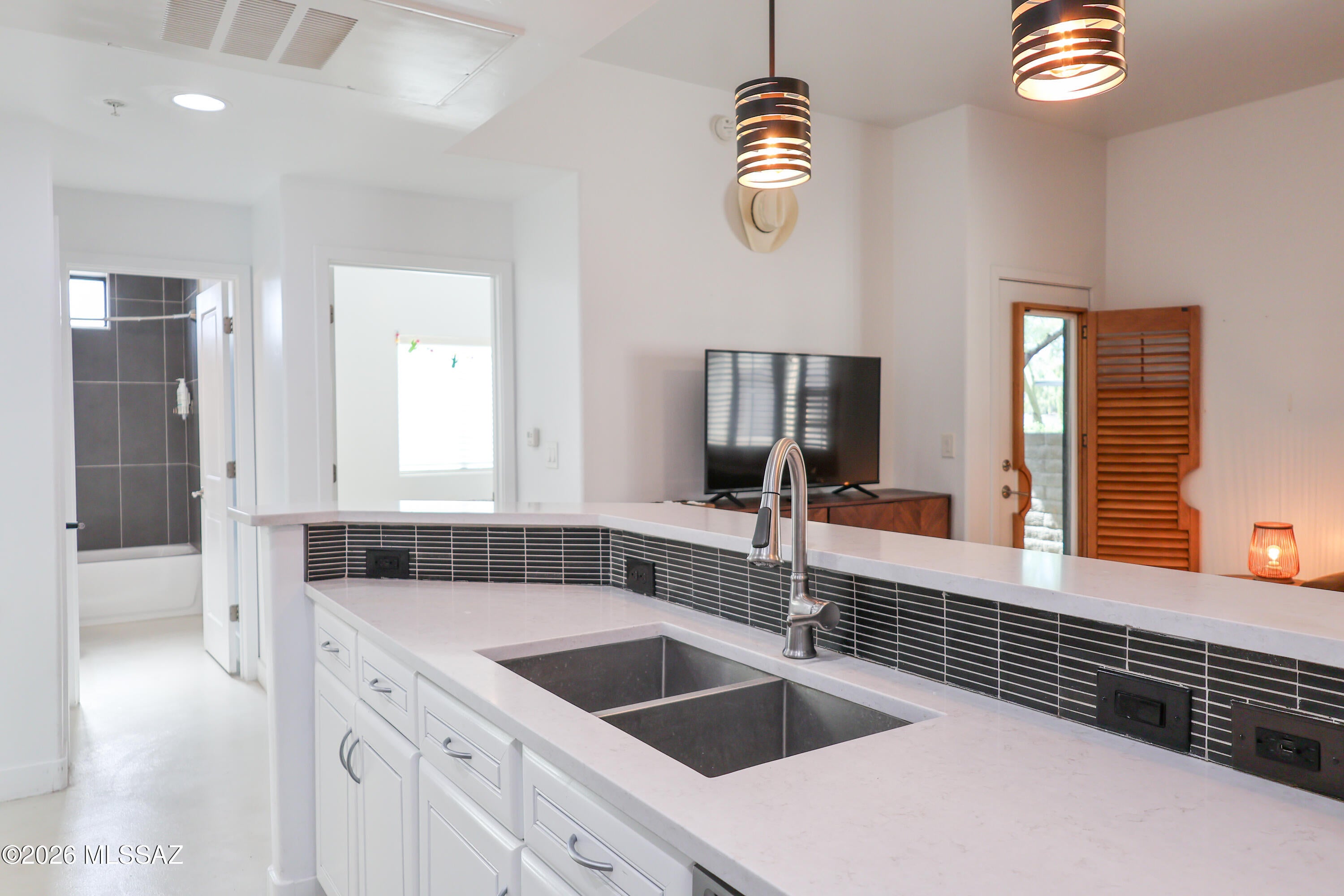 2010 E River Road 105