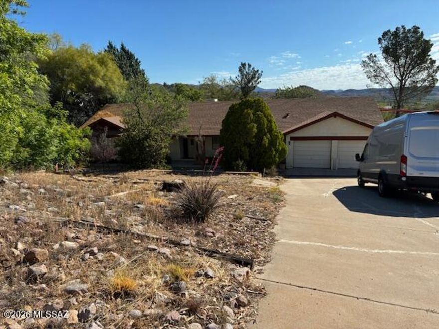 Very Spacious 3BR 2.5 Bath home. Hard wood floor in kitchen, Main living room carpet and tile remaining room.  All rooms have ceiling fans. dual cooling and Gas heating. The outside is completely landscaped and large trees and completely fenced and East views.