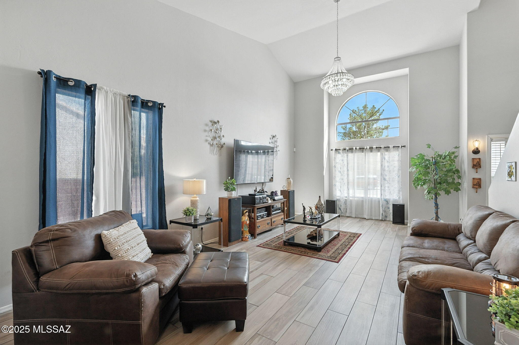 Las Lindas(1-76) - Residential