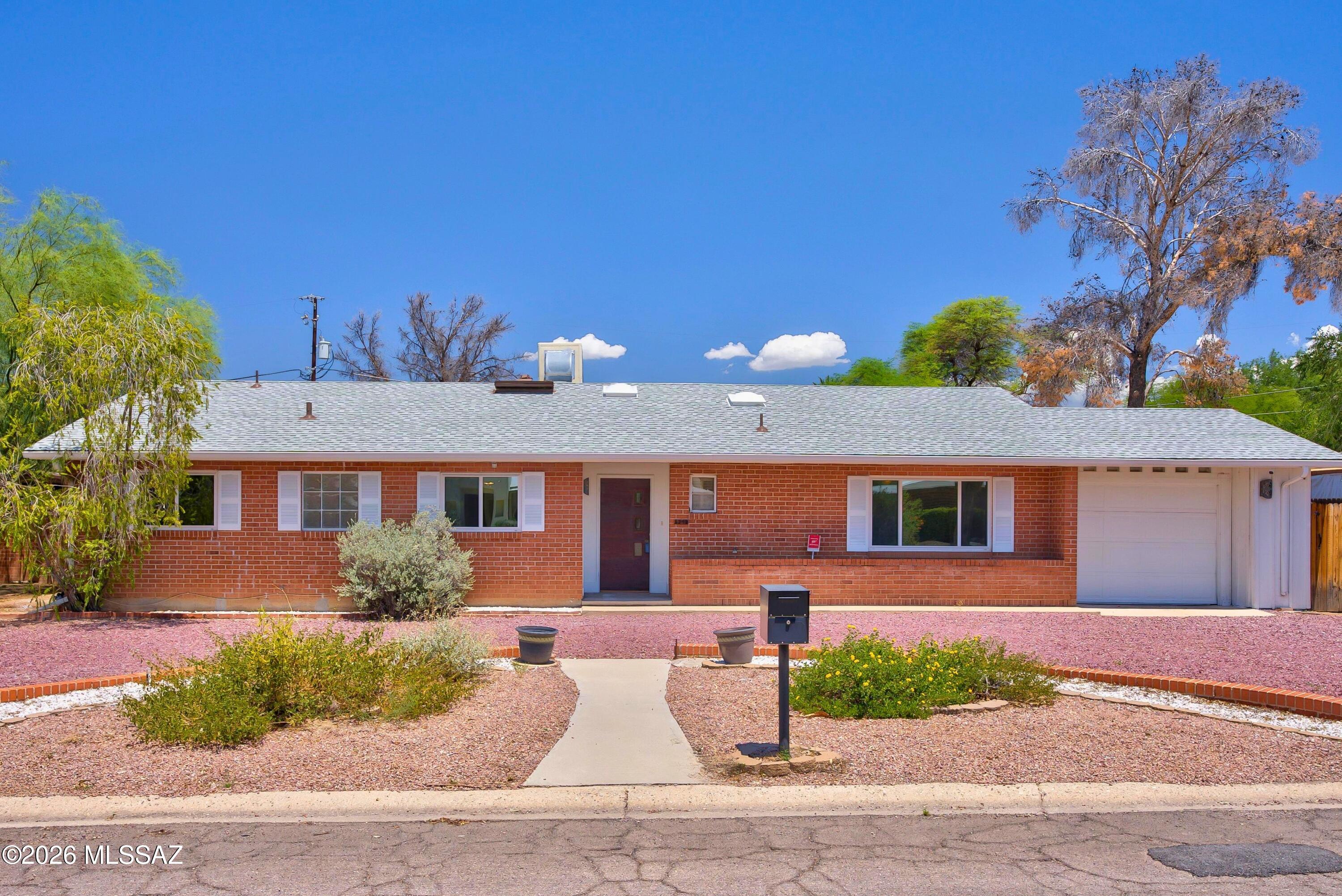 5349 E 9th Street
