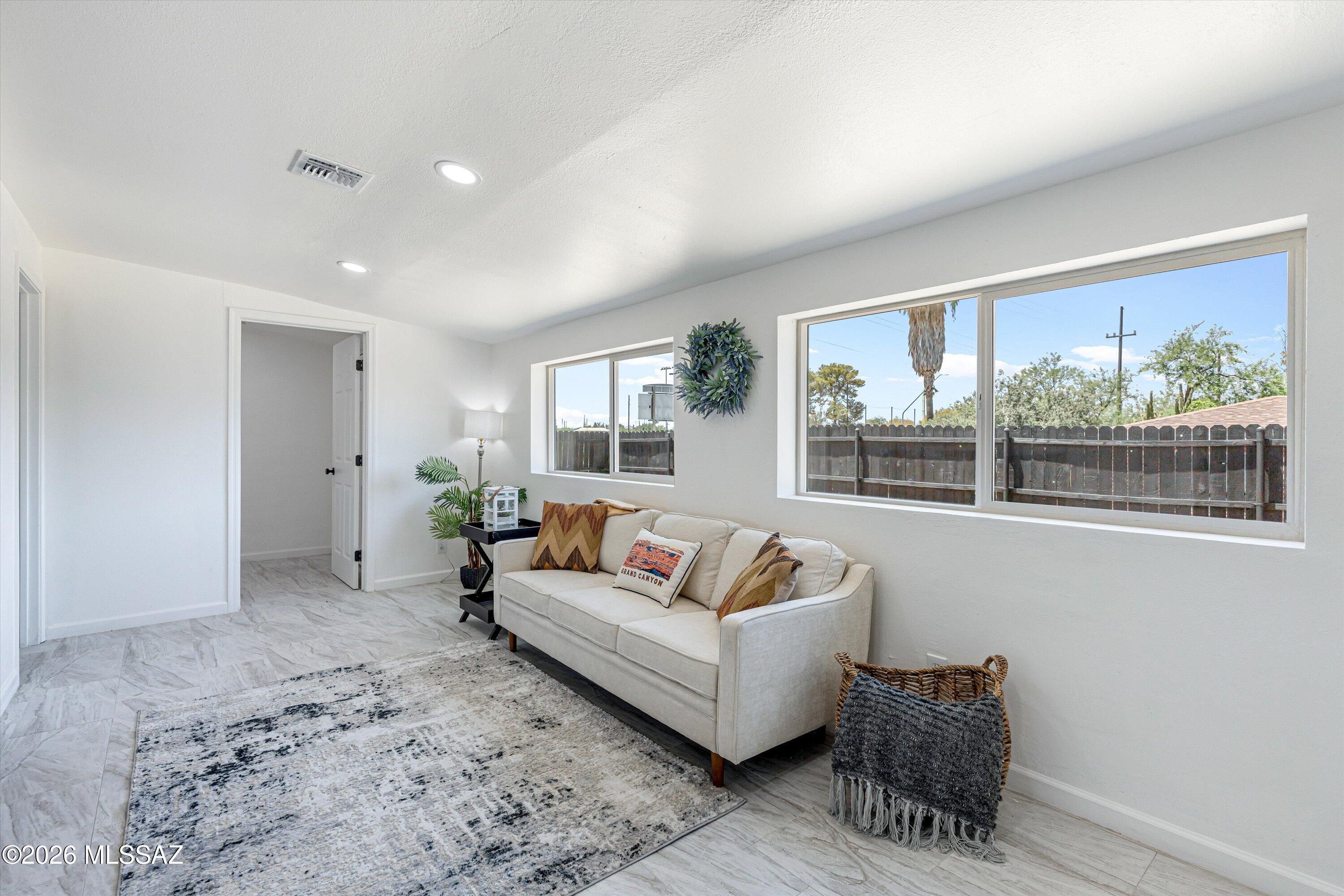 2801 N Highland Avenue