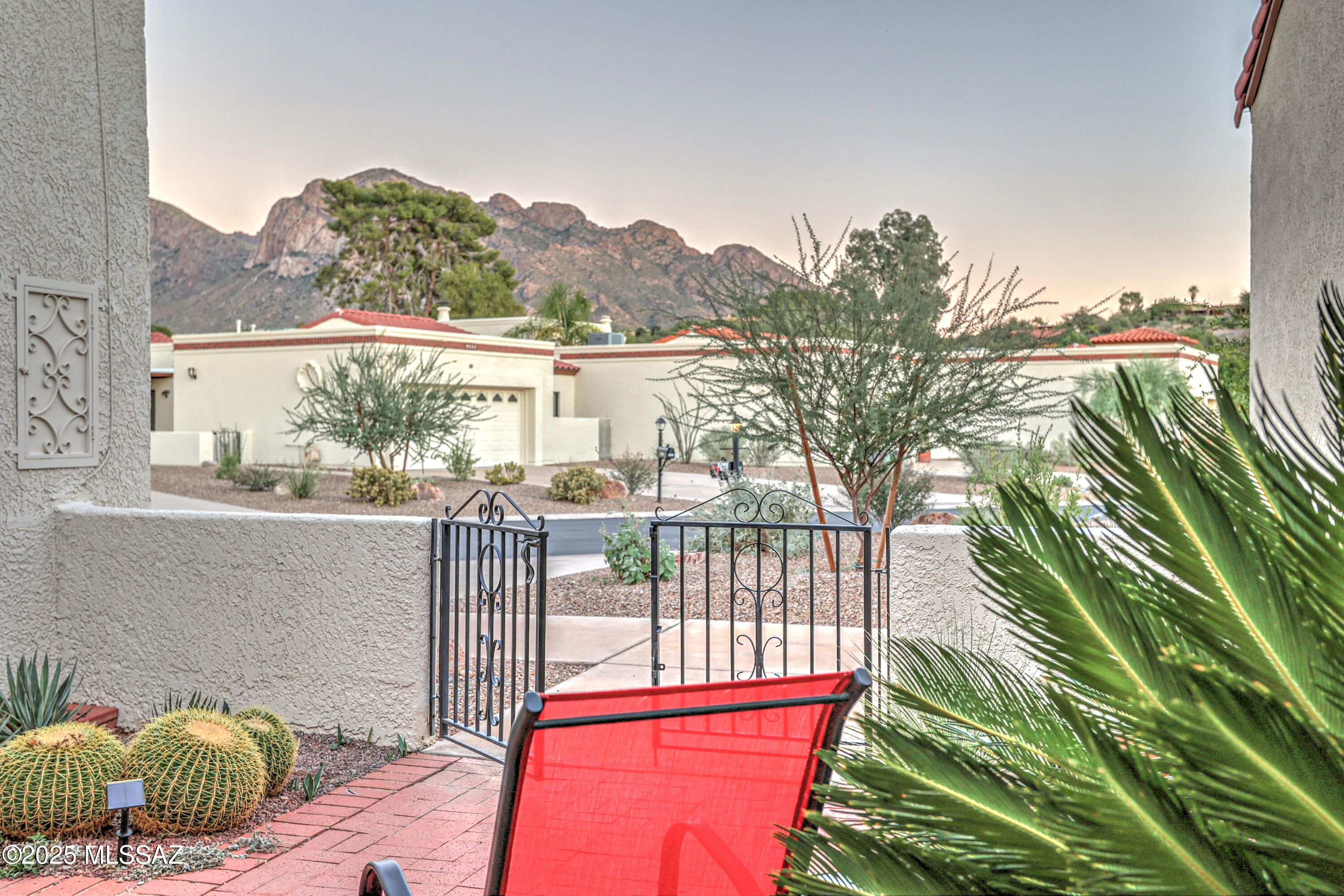 9825 N Calle Loma Linda