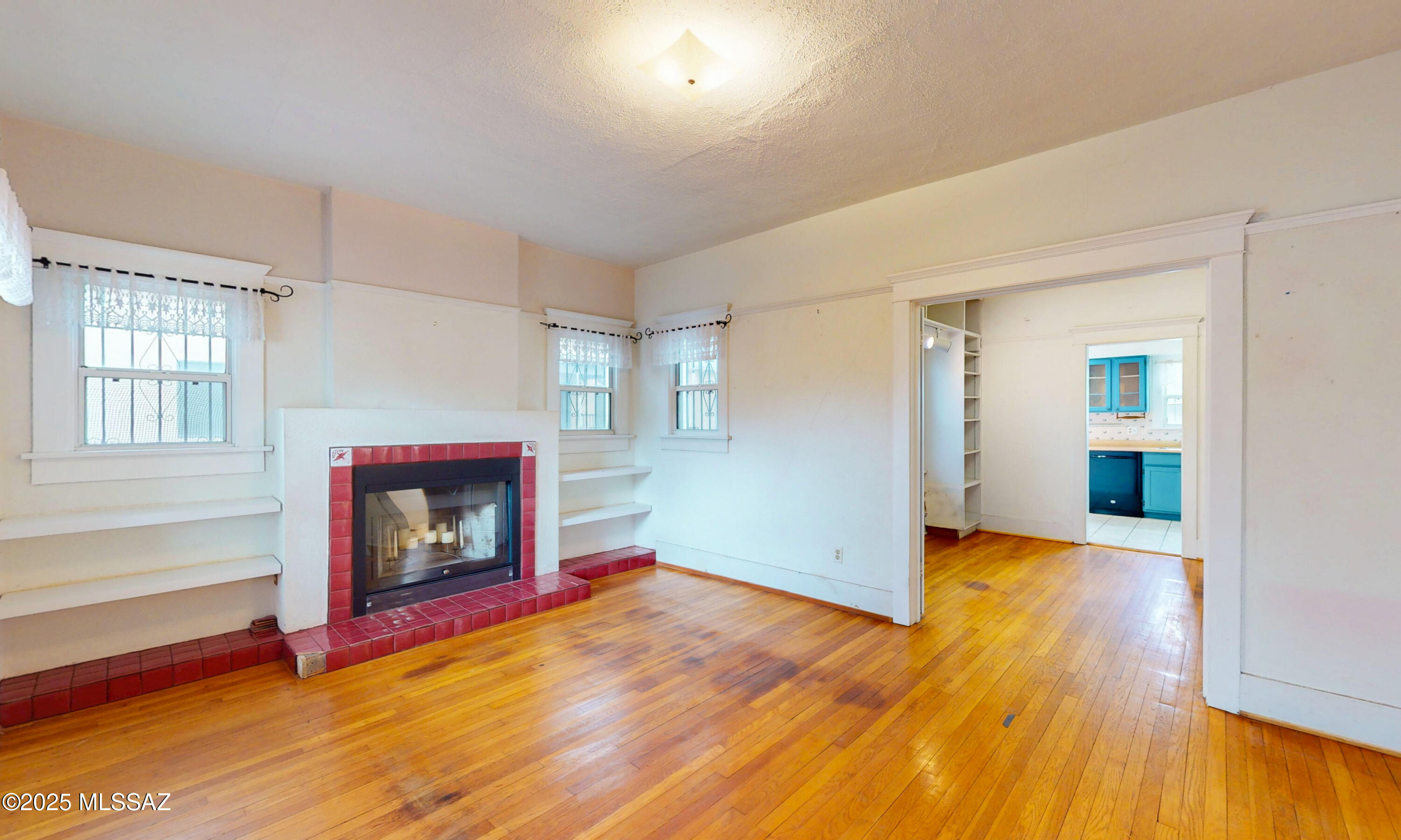 1033 E Waverly Street