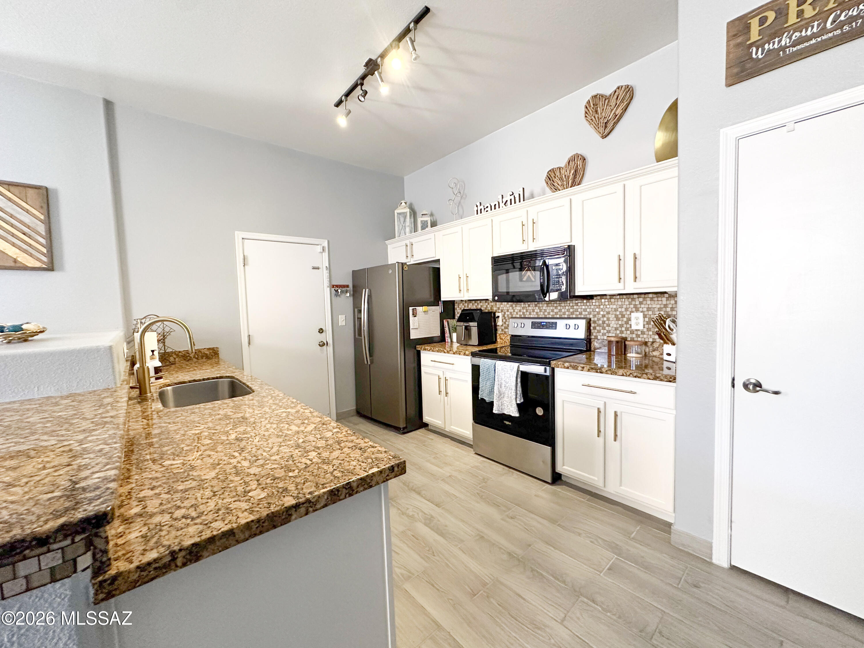 Tres Pueblos - Residential