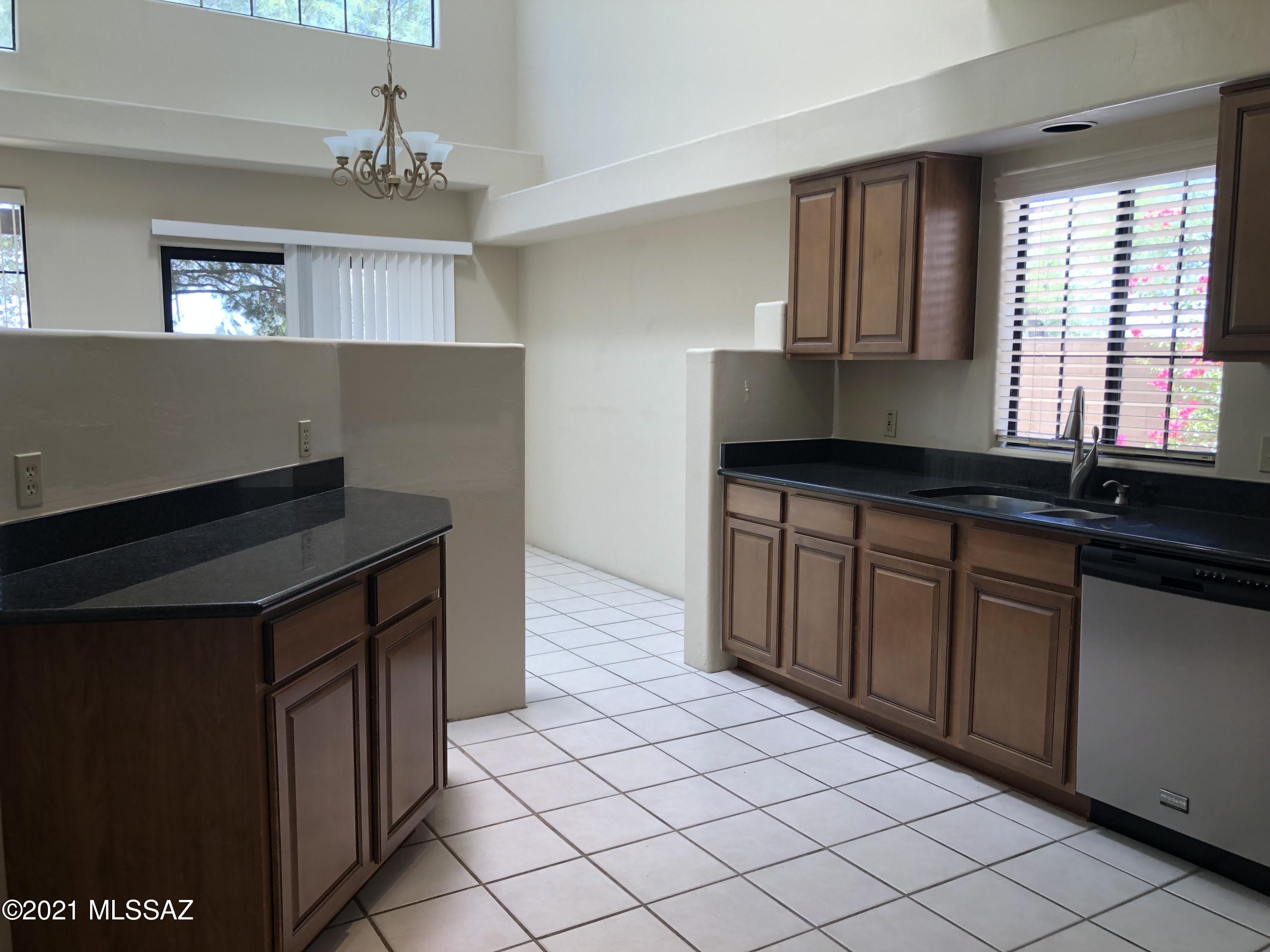 River At North Campbell (1-59) - Residential Lease