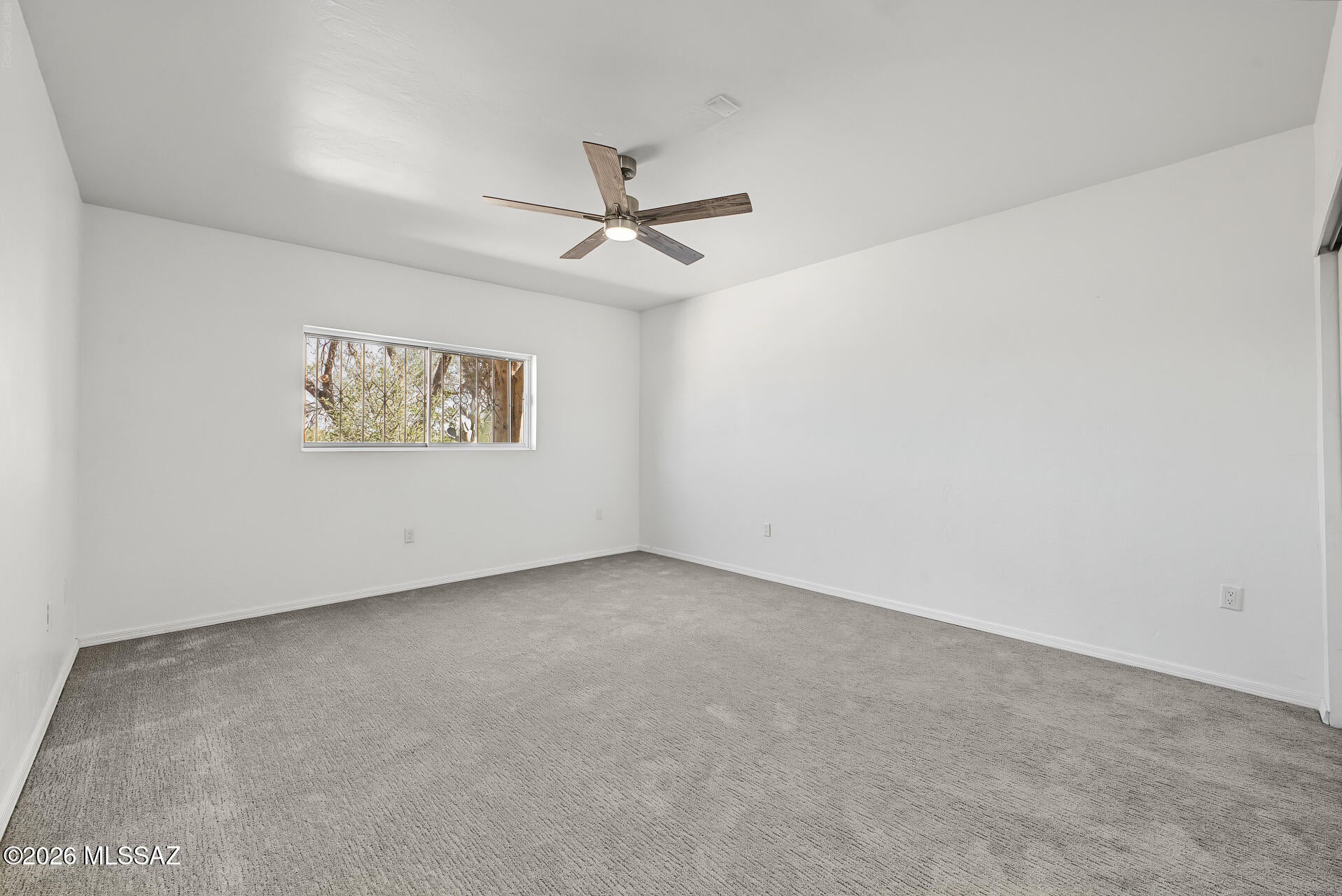 918 W Camino Guarina