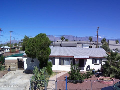 Photo of 6221 E 24th Street, Tucson, AZ 85711 (MLS # 22620043)