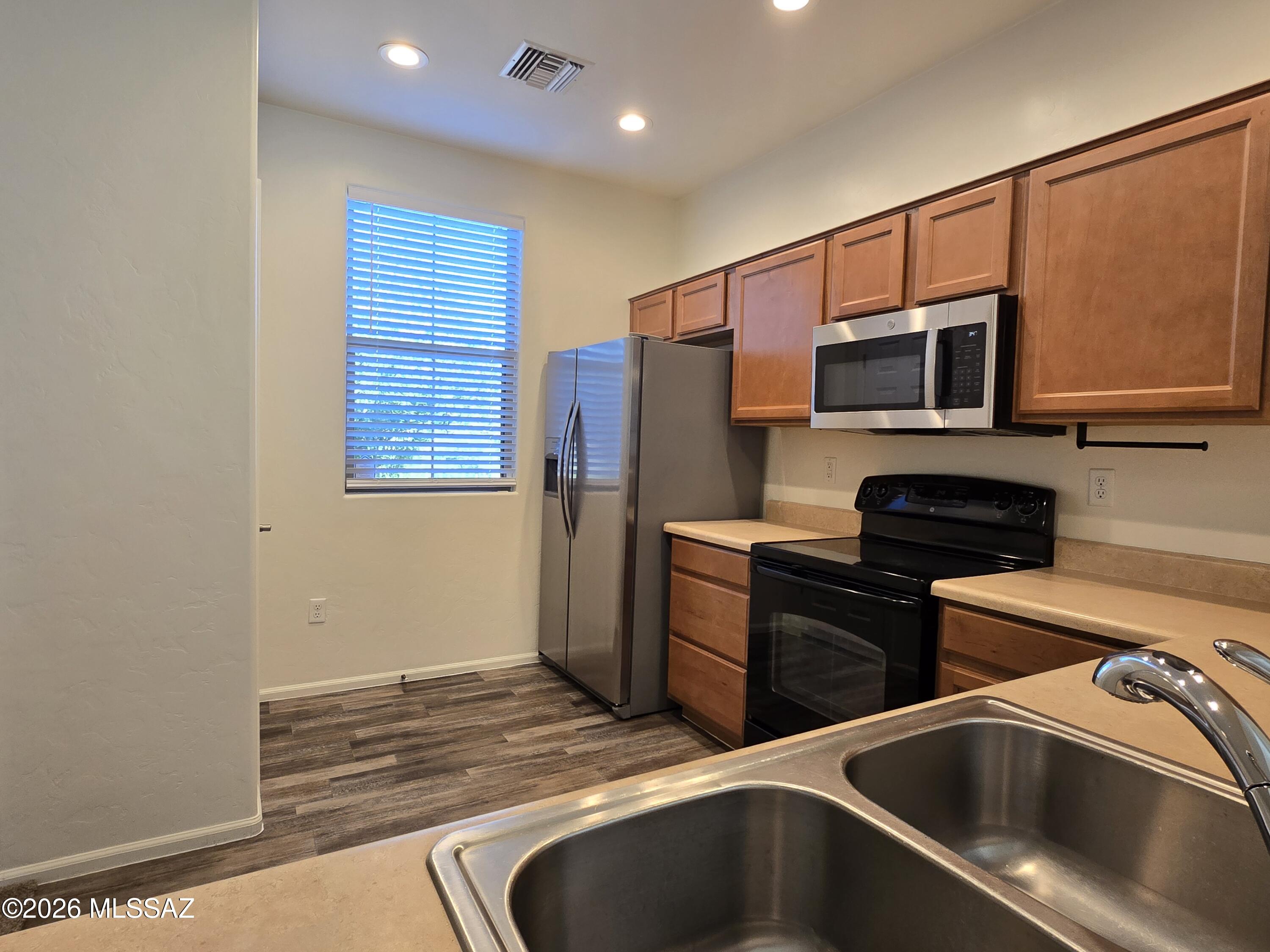 Lakeside Ridge (1-28) - Residential Lease