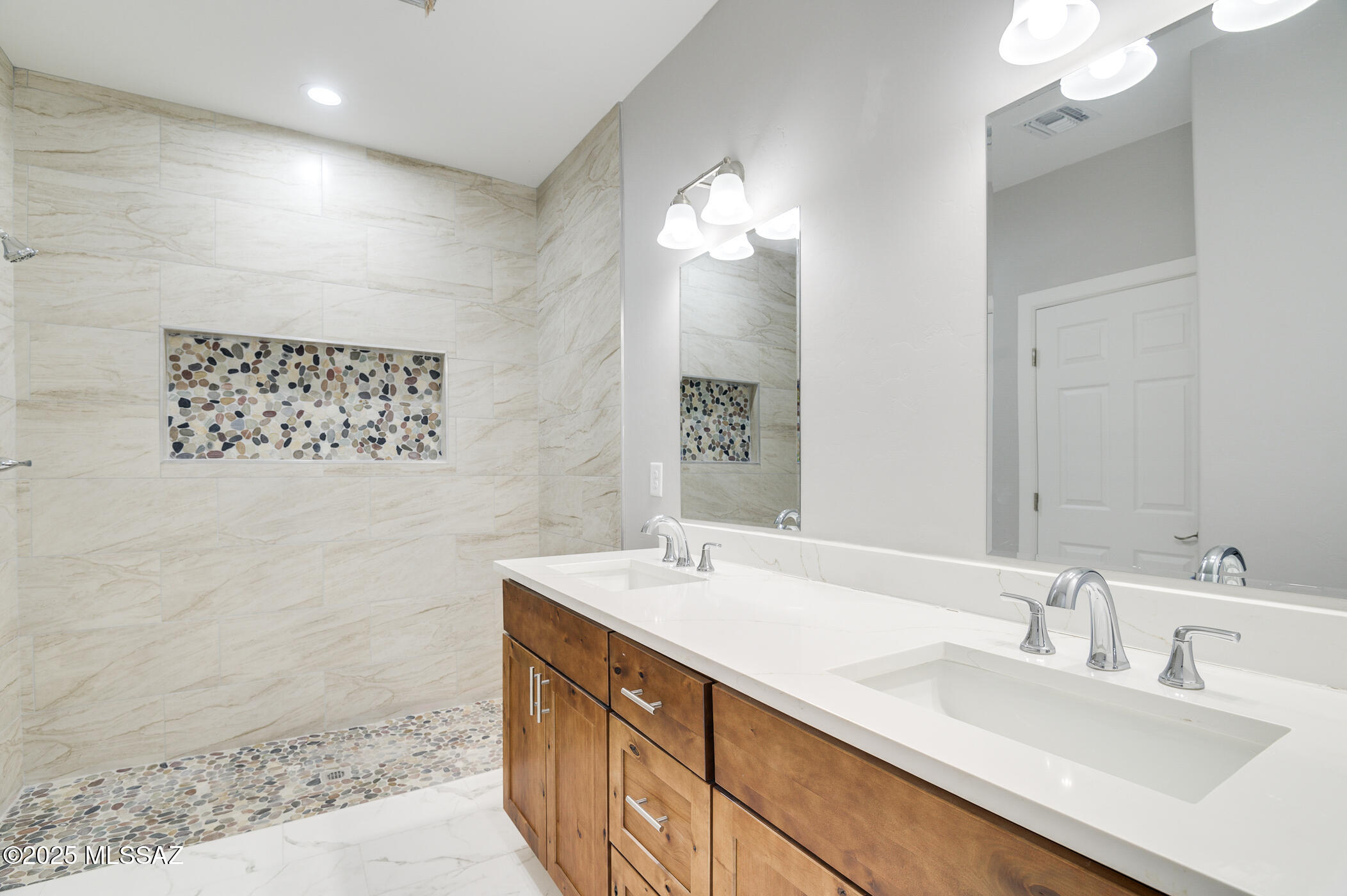 New Tucson Unit NO. 4 (1-203) - Residential