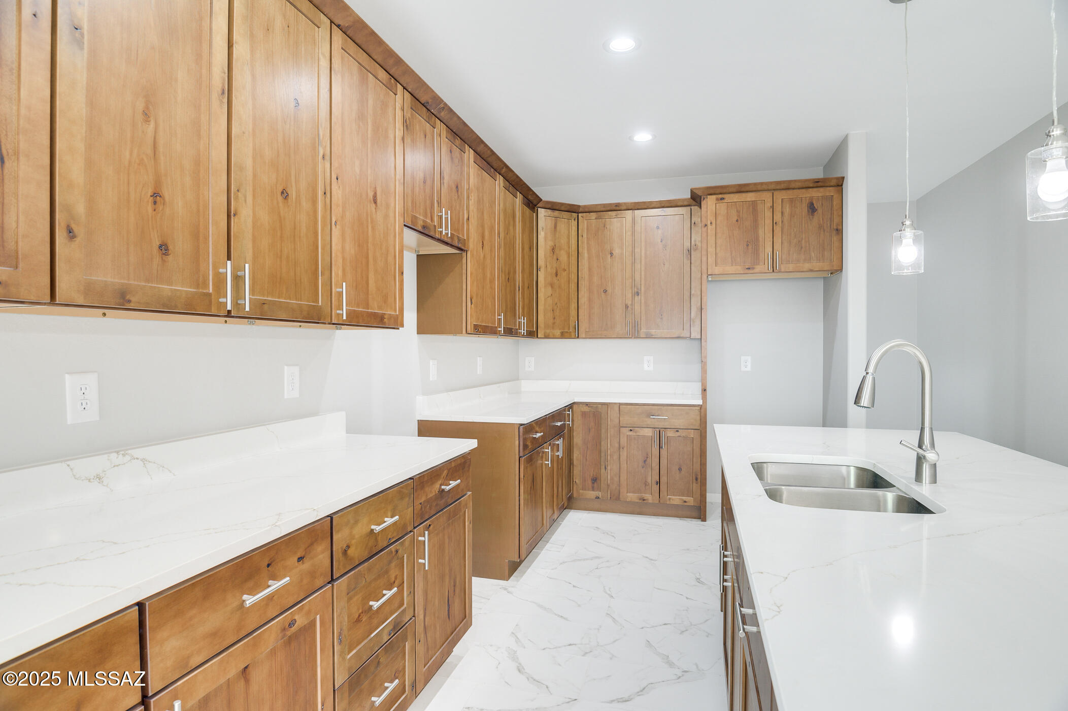New Tucson Unit NO. 4 (1-203) - Residential