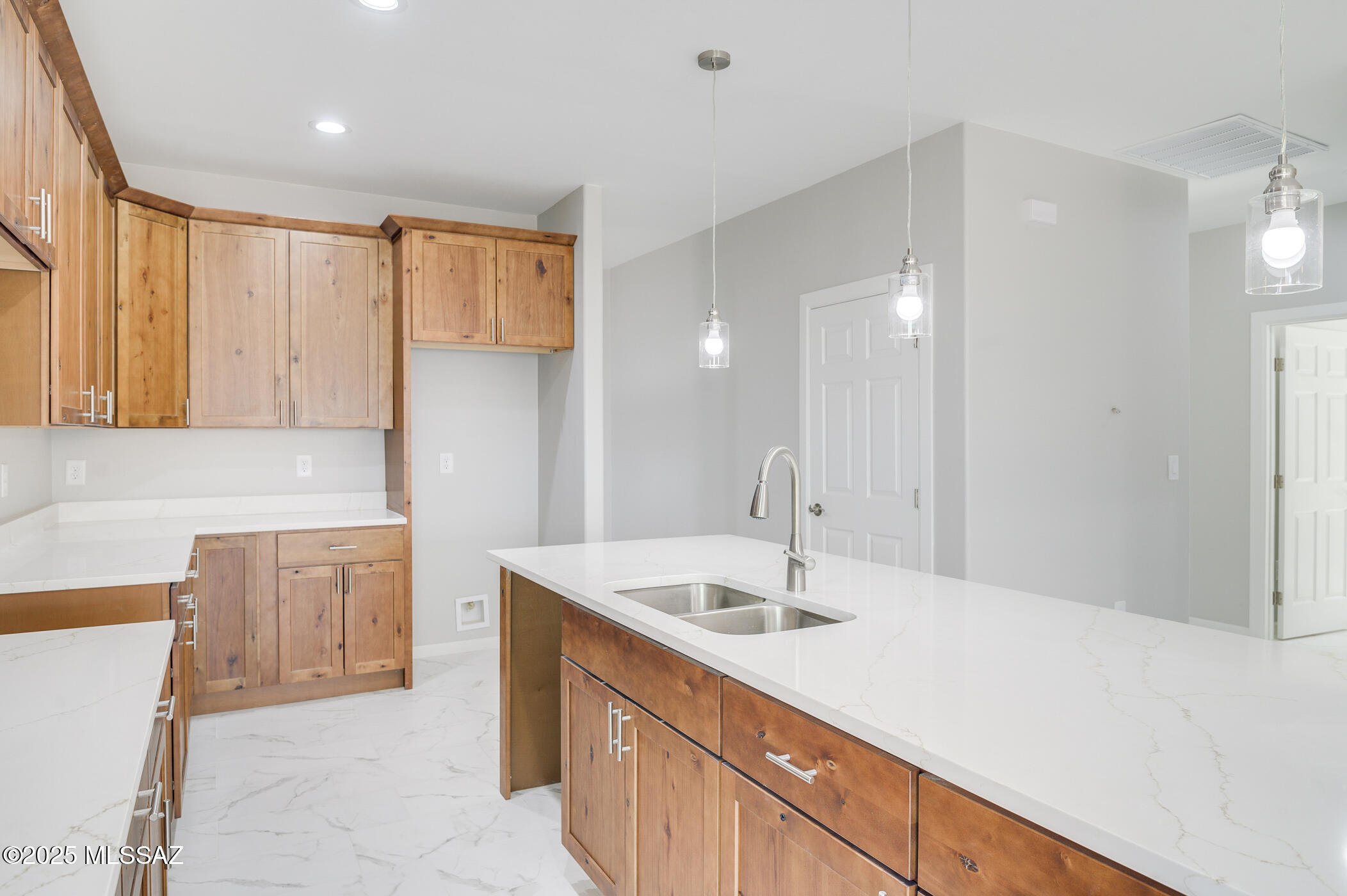 New Tucson Unit NO. 4 (1-203) - Residential