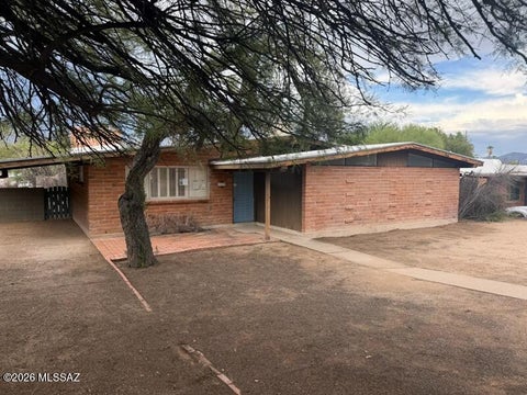 Photo of 7017 E Luana Drive, Tucson, AZ 85710 (MLS # 22620095)