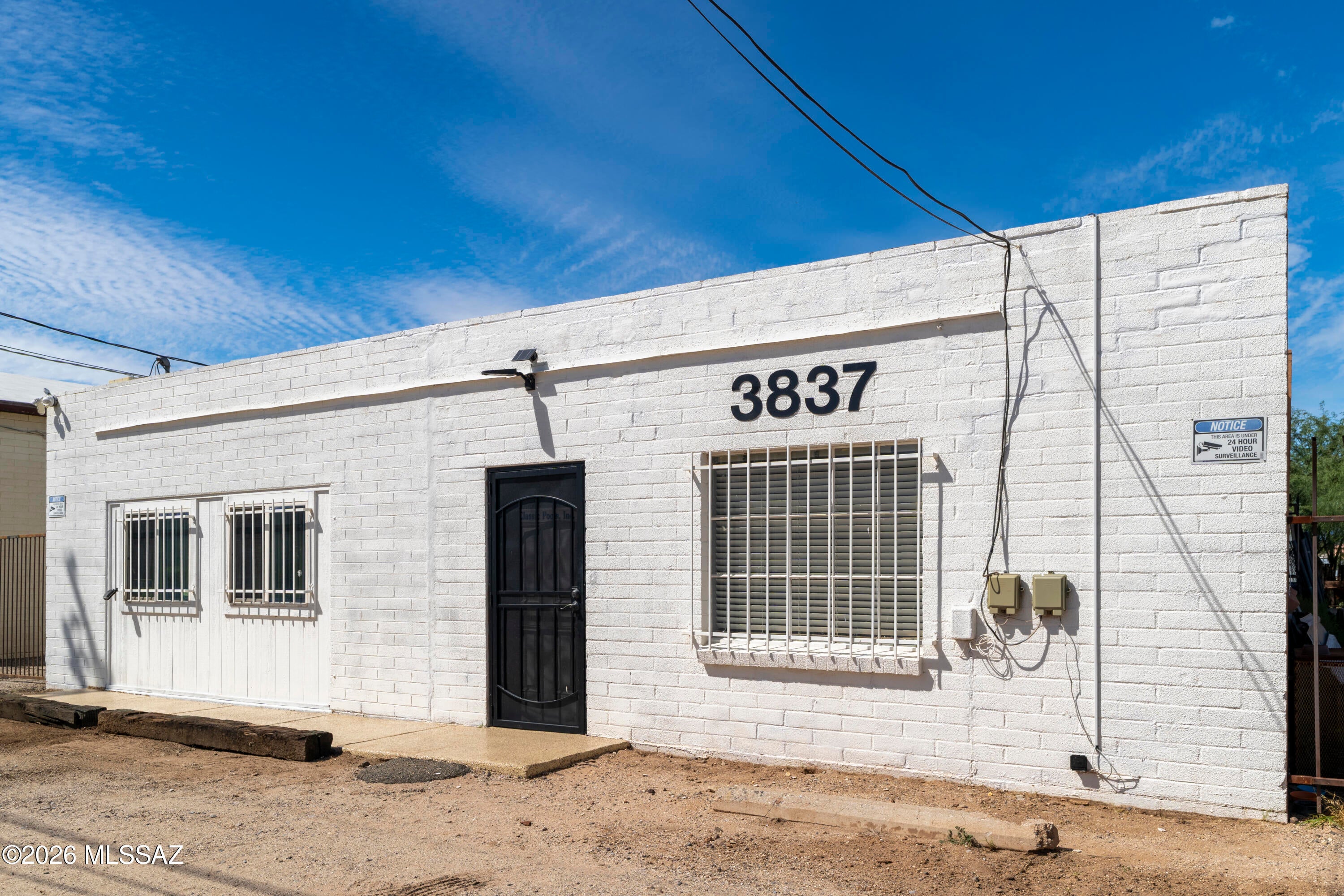 3837 E 40th