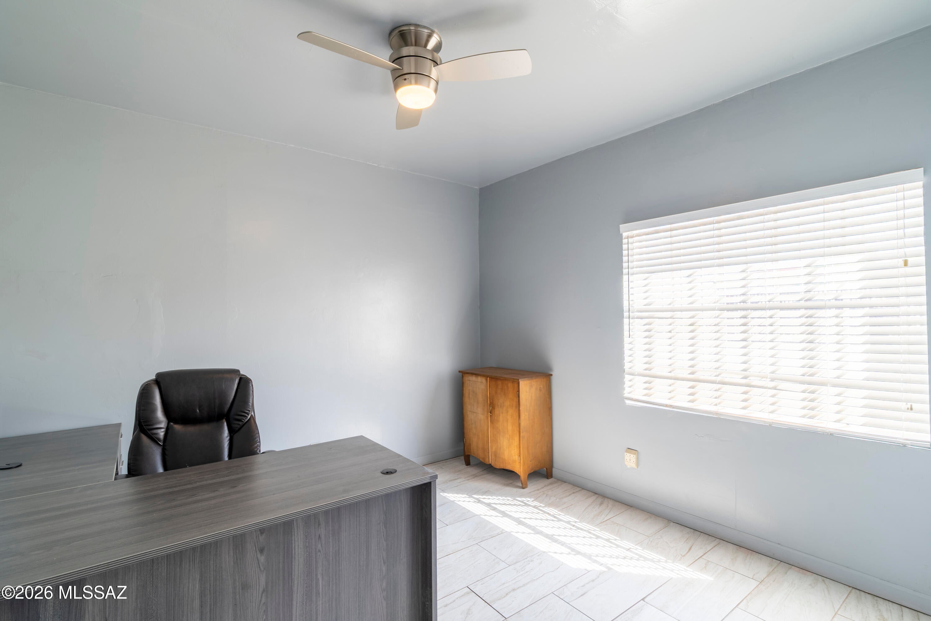 3837 E 40th