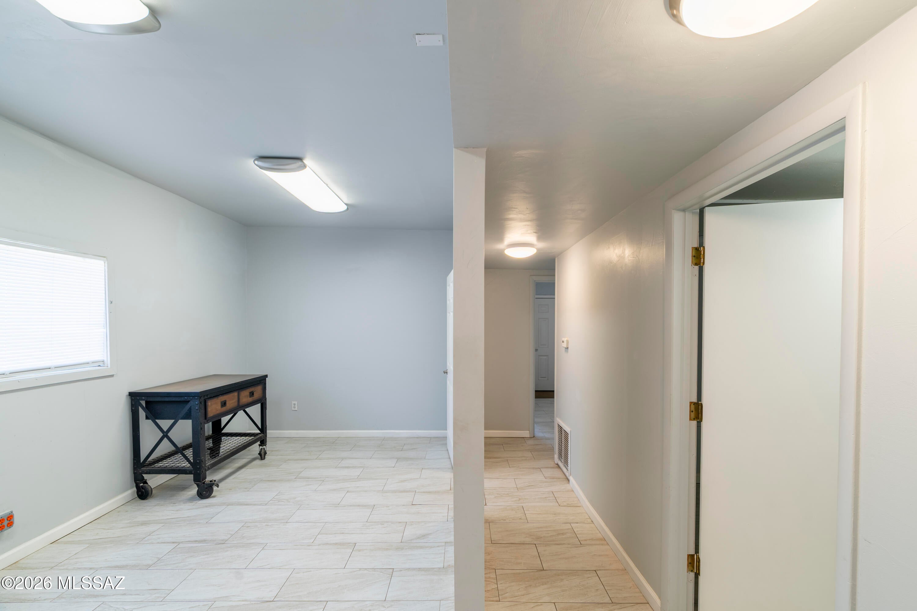 3837 E 40th