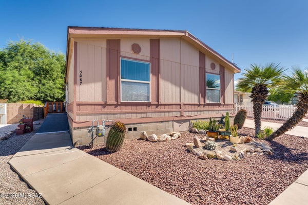 5067 S PALO VERDE CLUB LN, TUCSON, AZ 85706 - Image fe080363e4bd5ec7e3891c6f49310f92/428192309