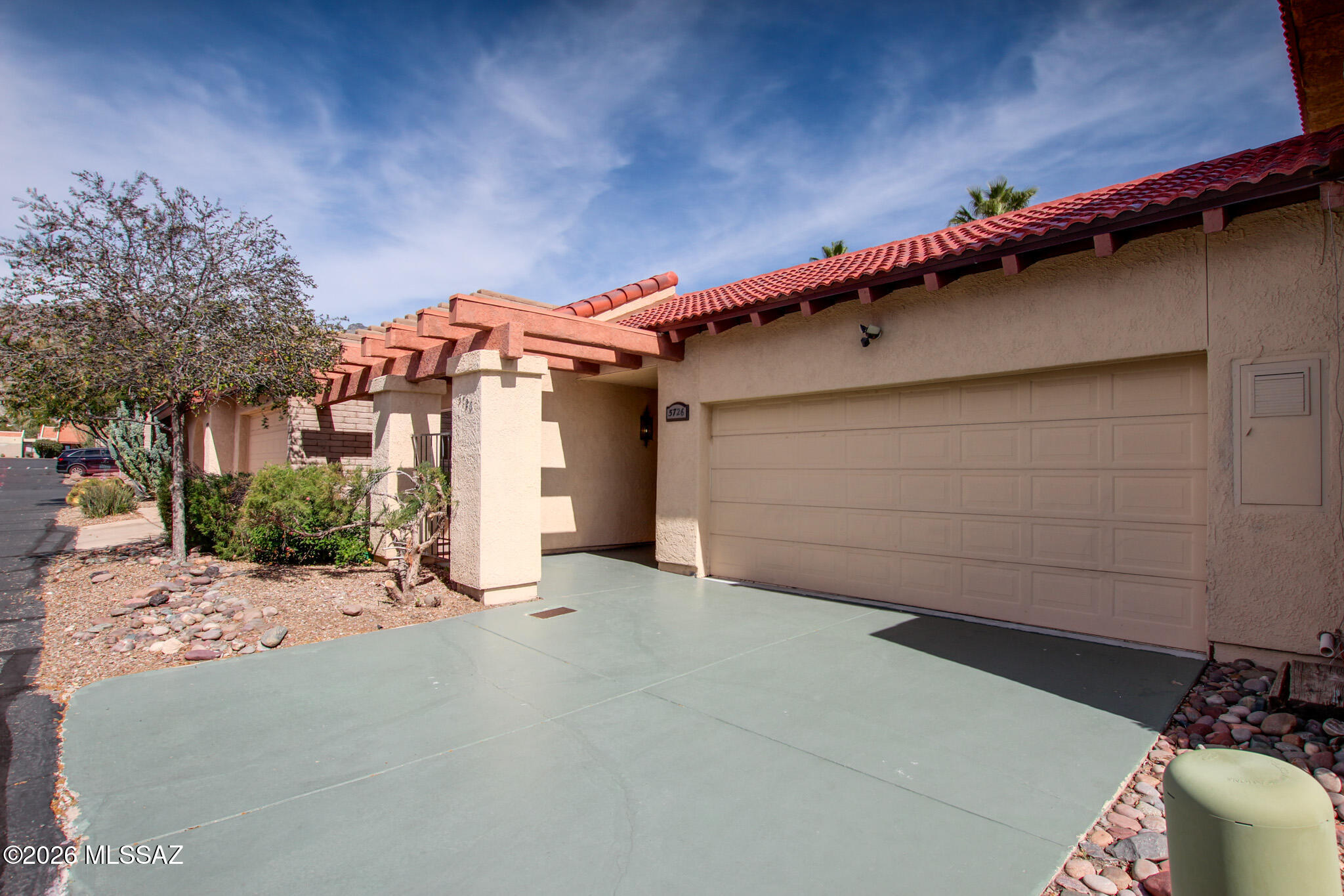 5726 N Camino Del Sol