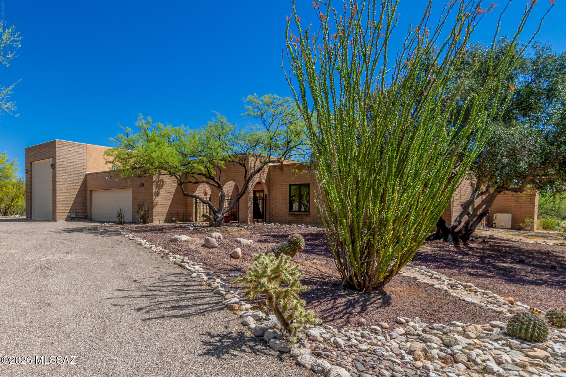 3842 N Calle Hondonada