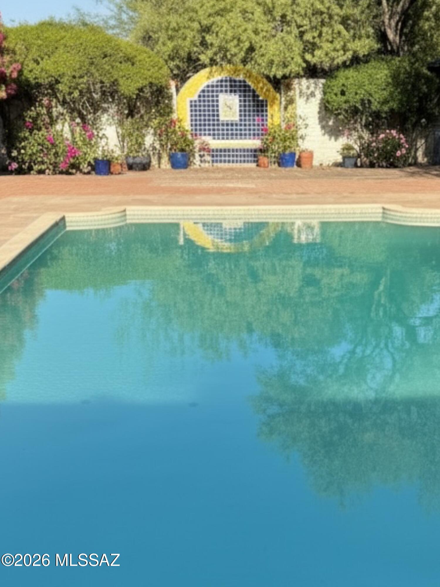 2200 N La Rienda Avenue