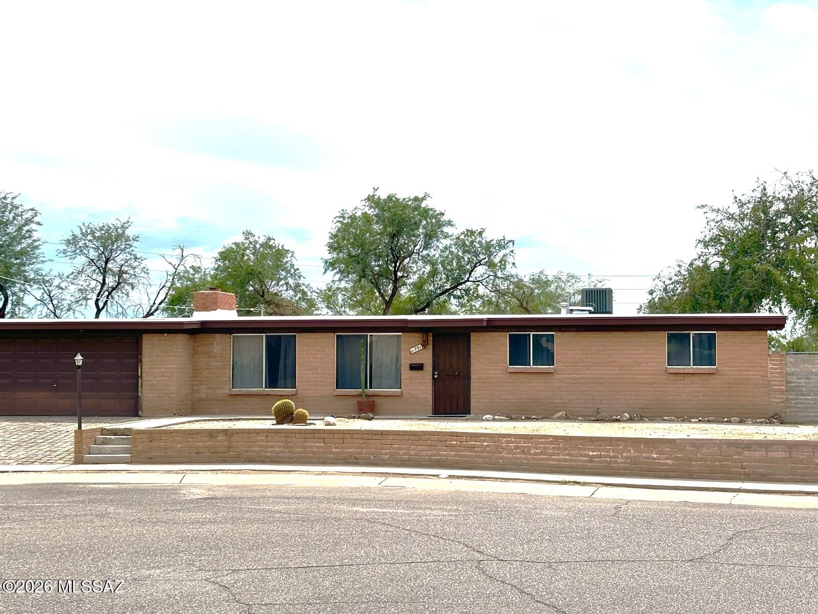 701 W Edgewater Drive