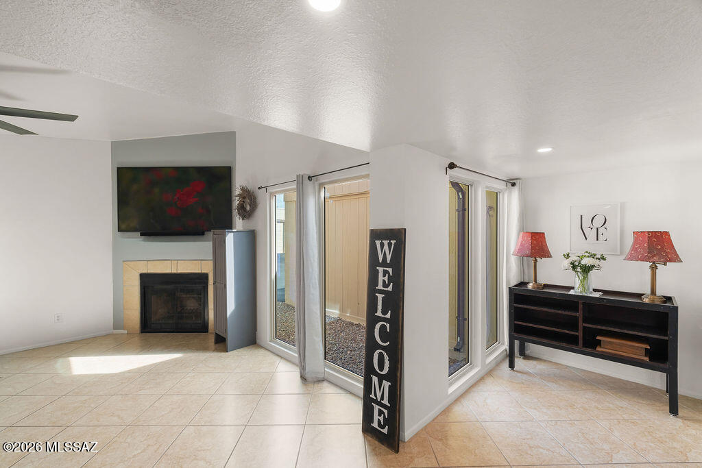 1891 N Circulo De La Cienega