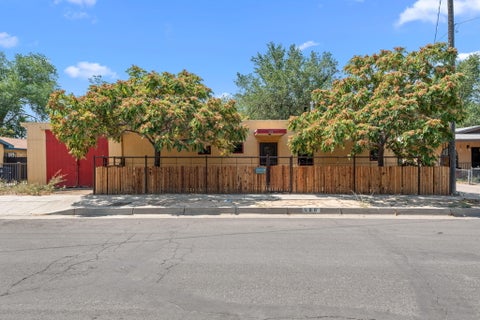 Photo of 500 Cromwell Avenue SW, Albuquerque, NM 87102 (MLS # 1108975)