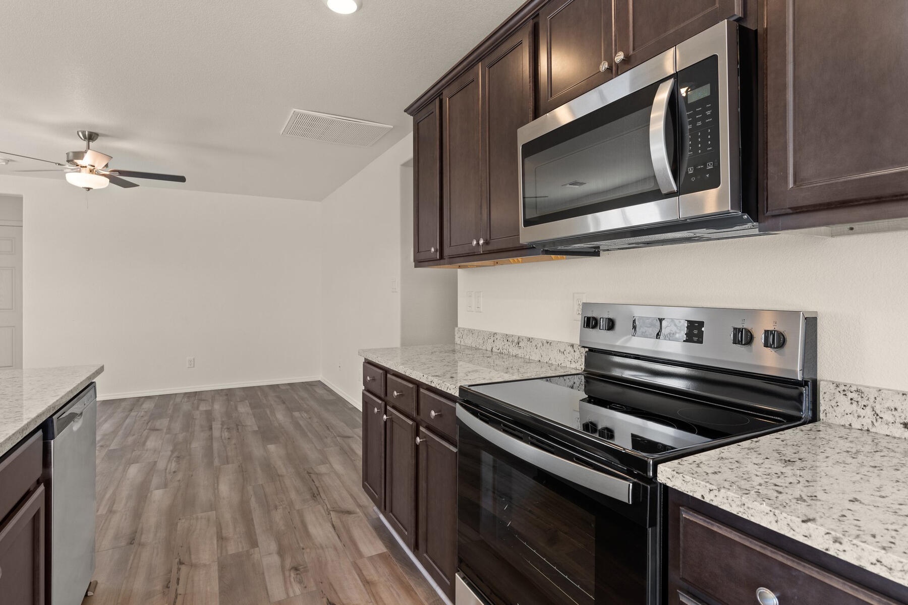 2618 Desi Loop, Belen, New Mexico image 4