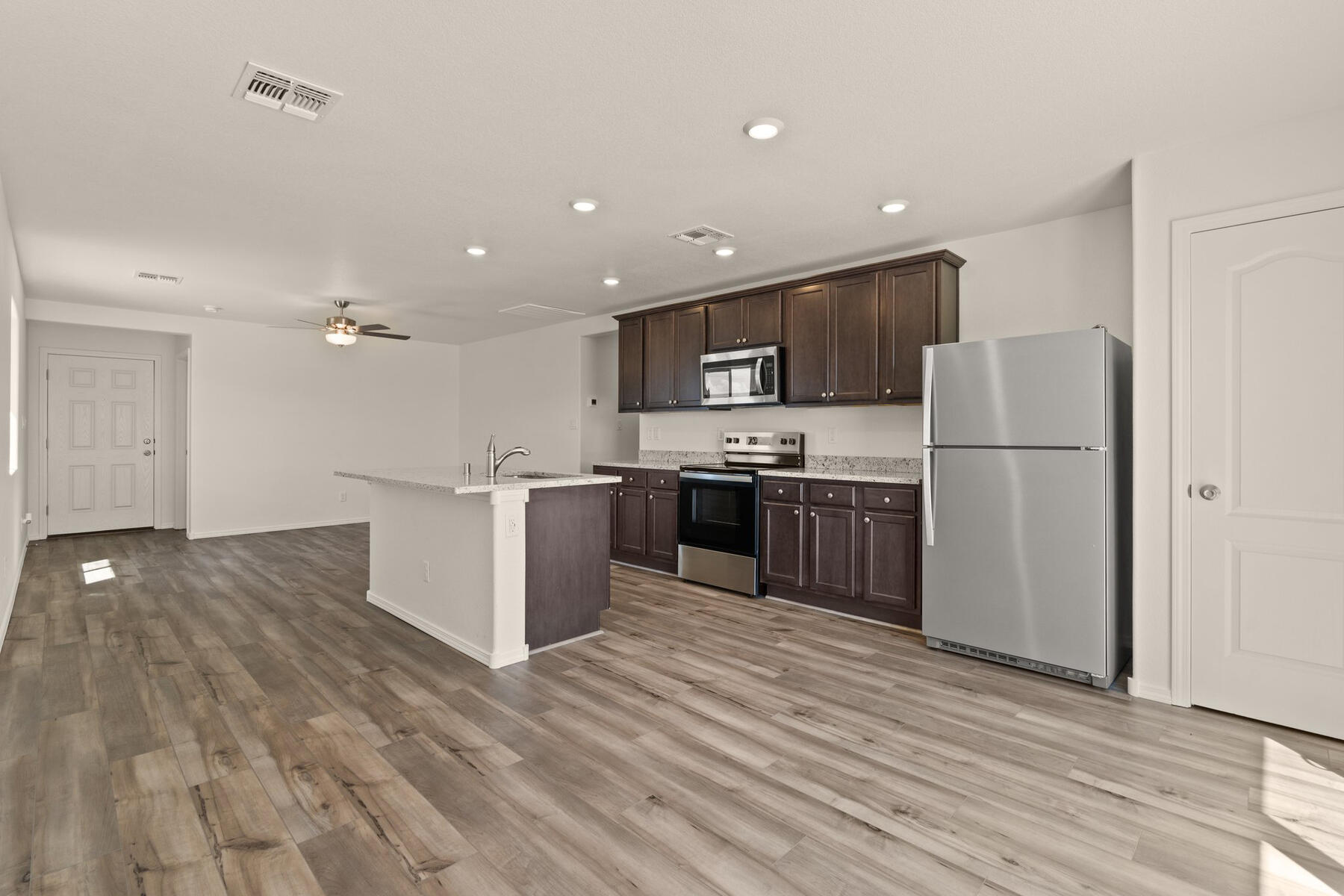 2618 Desi Loop, Belen, New Mexico image 6