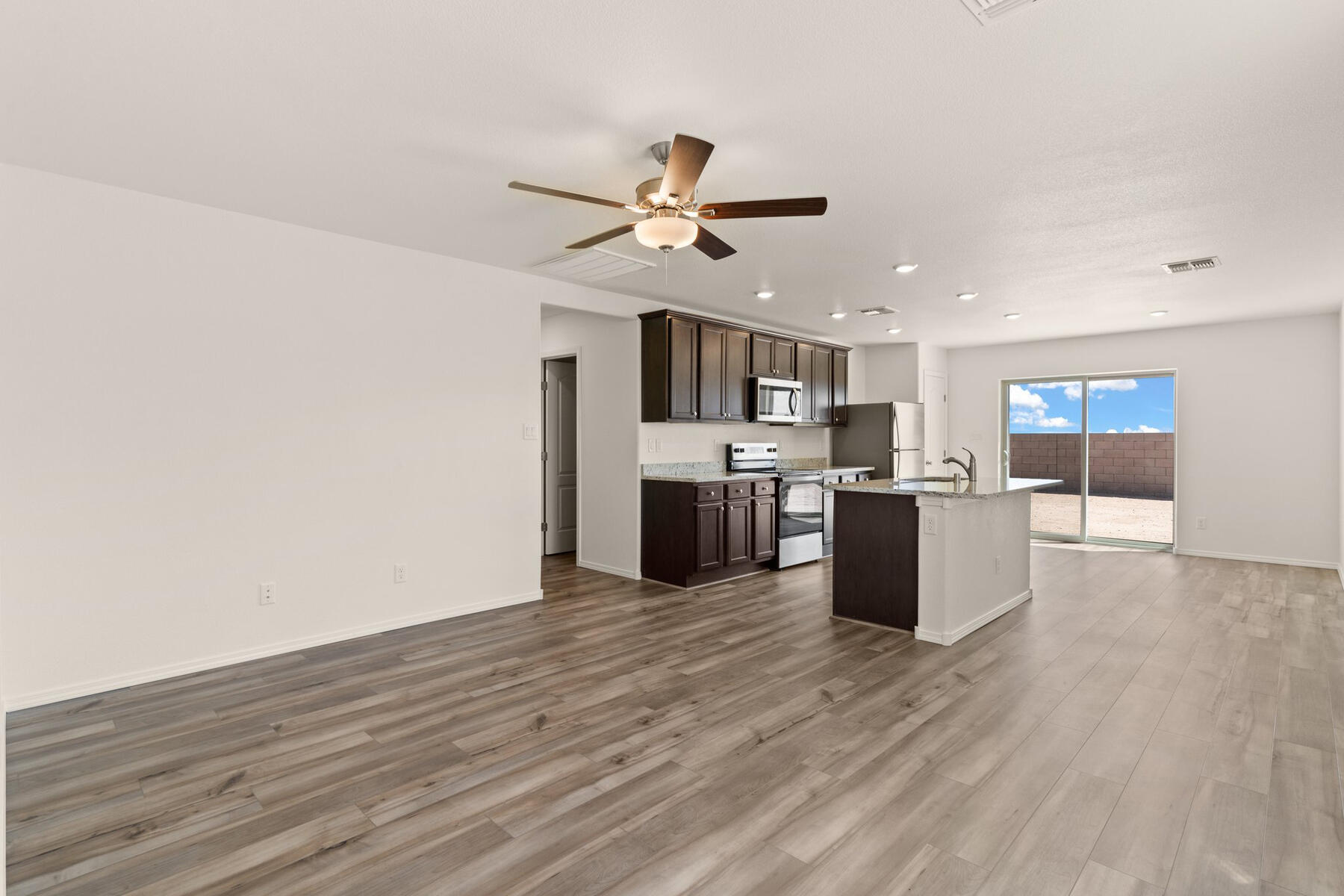 2618 Desi Loop, Belen, New Mexico image 3