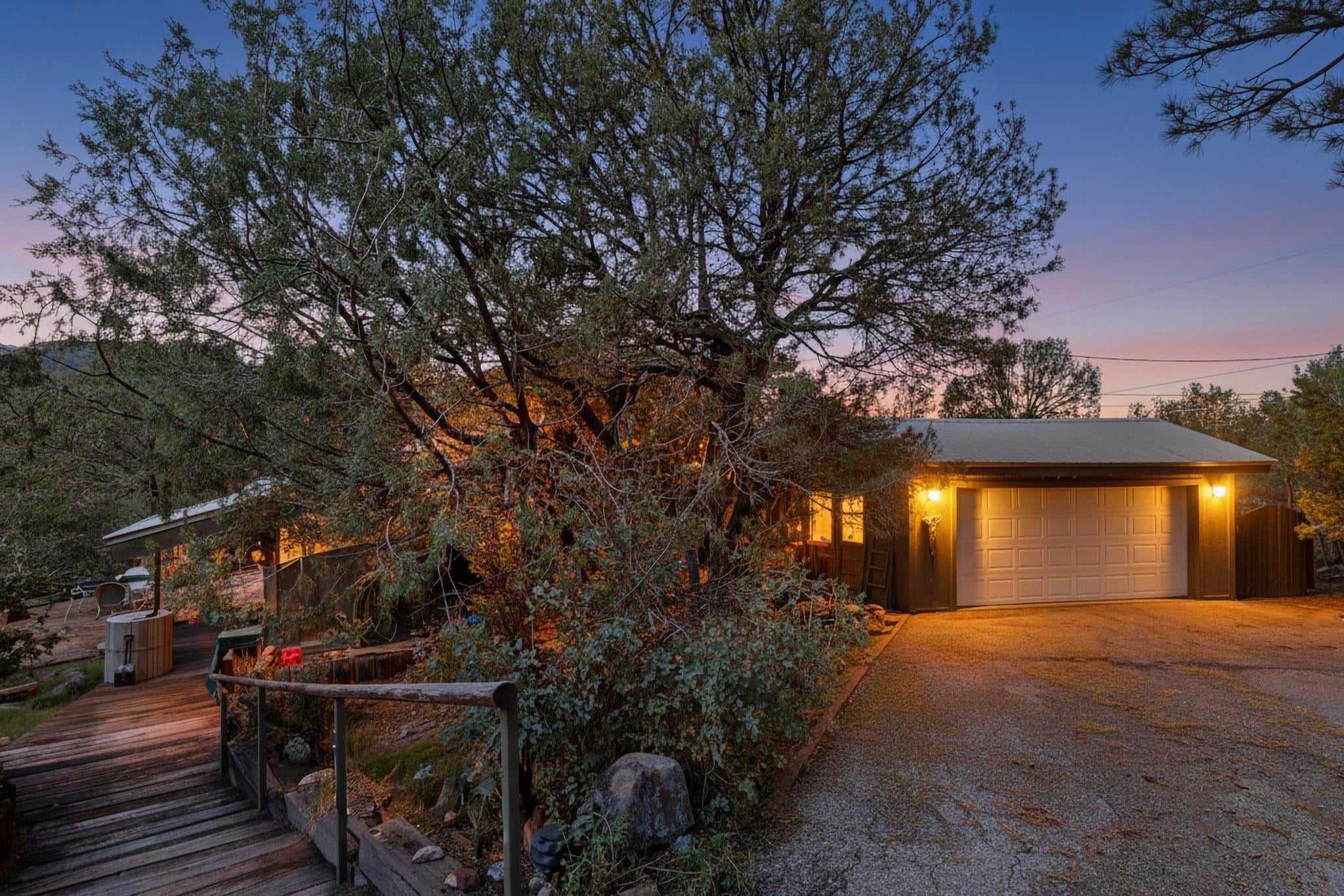 88 Juniper Loop NE