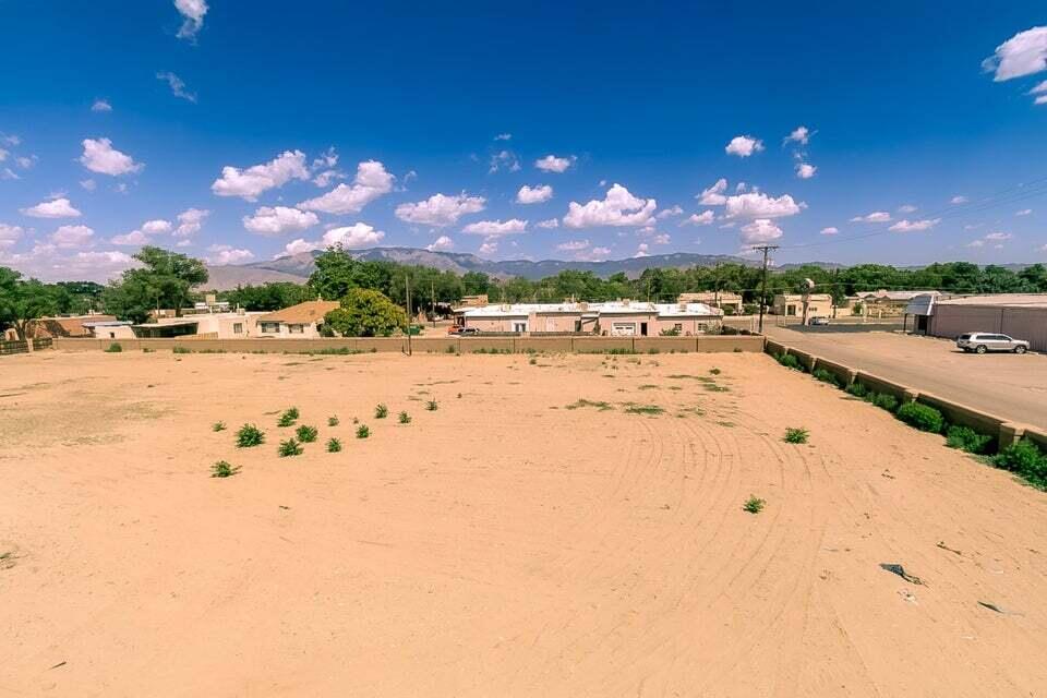 Zia View Court, Los Ranchos, New Mexico image 6