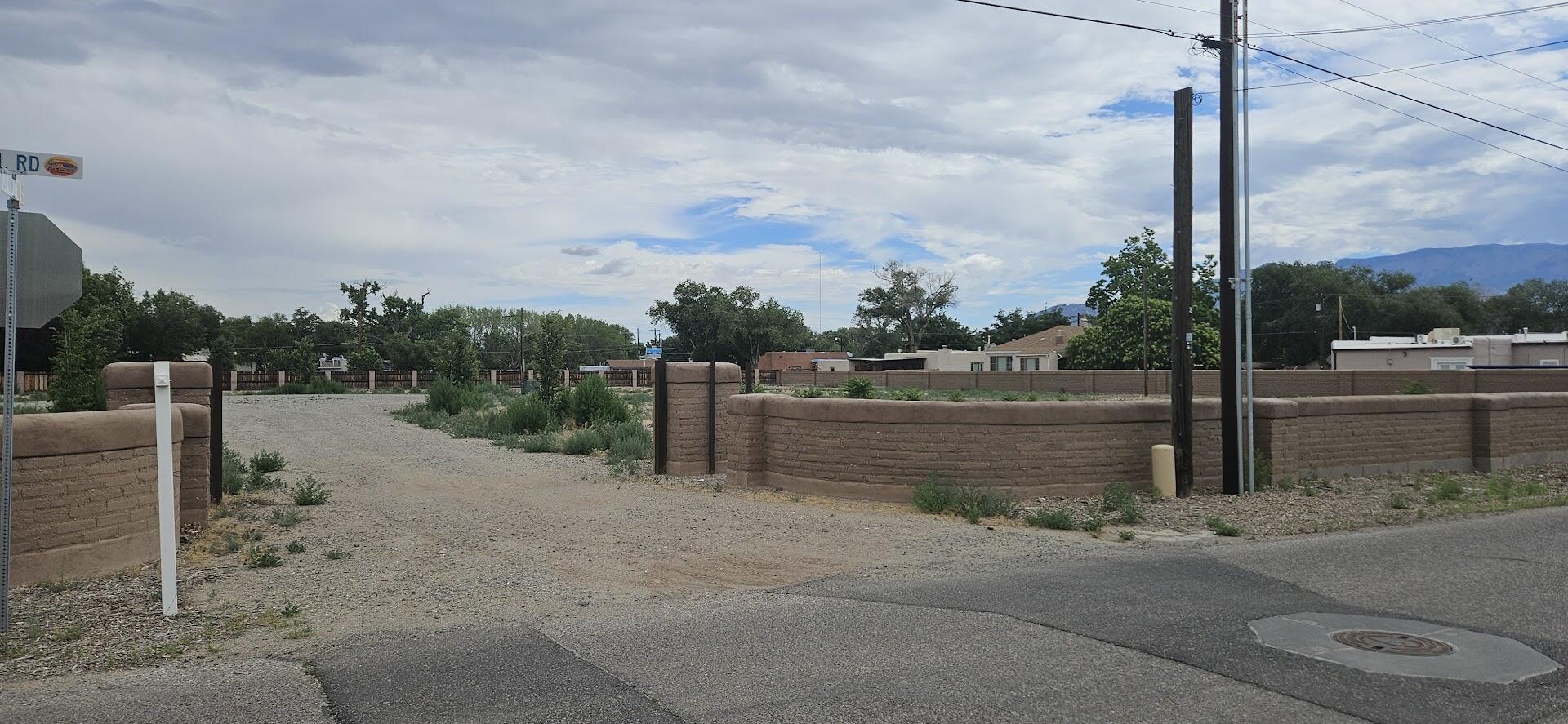 Zia View Court, Los Ranchos, New Mexico image 2