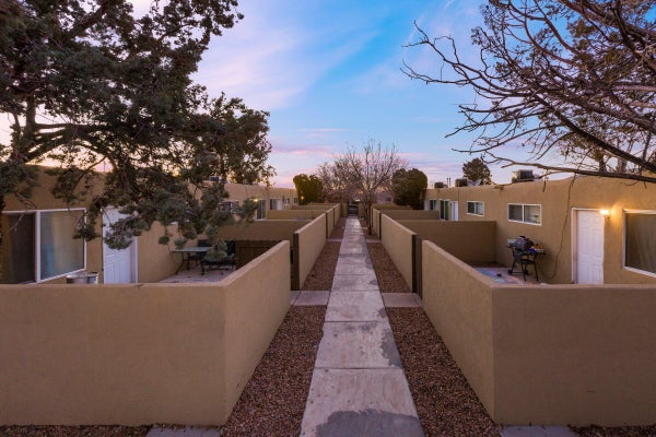 512 MESILLA ST SE, ALBUQUERQUE, NM 87108 - Image 00d98f174545ff657ebb006fa1f31491/446679191