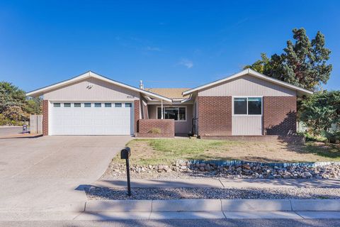 Photo of 10328 San Luis Rey Place NE, Albuquerque, NM 87111 (MLS # 1094144)
