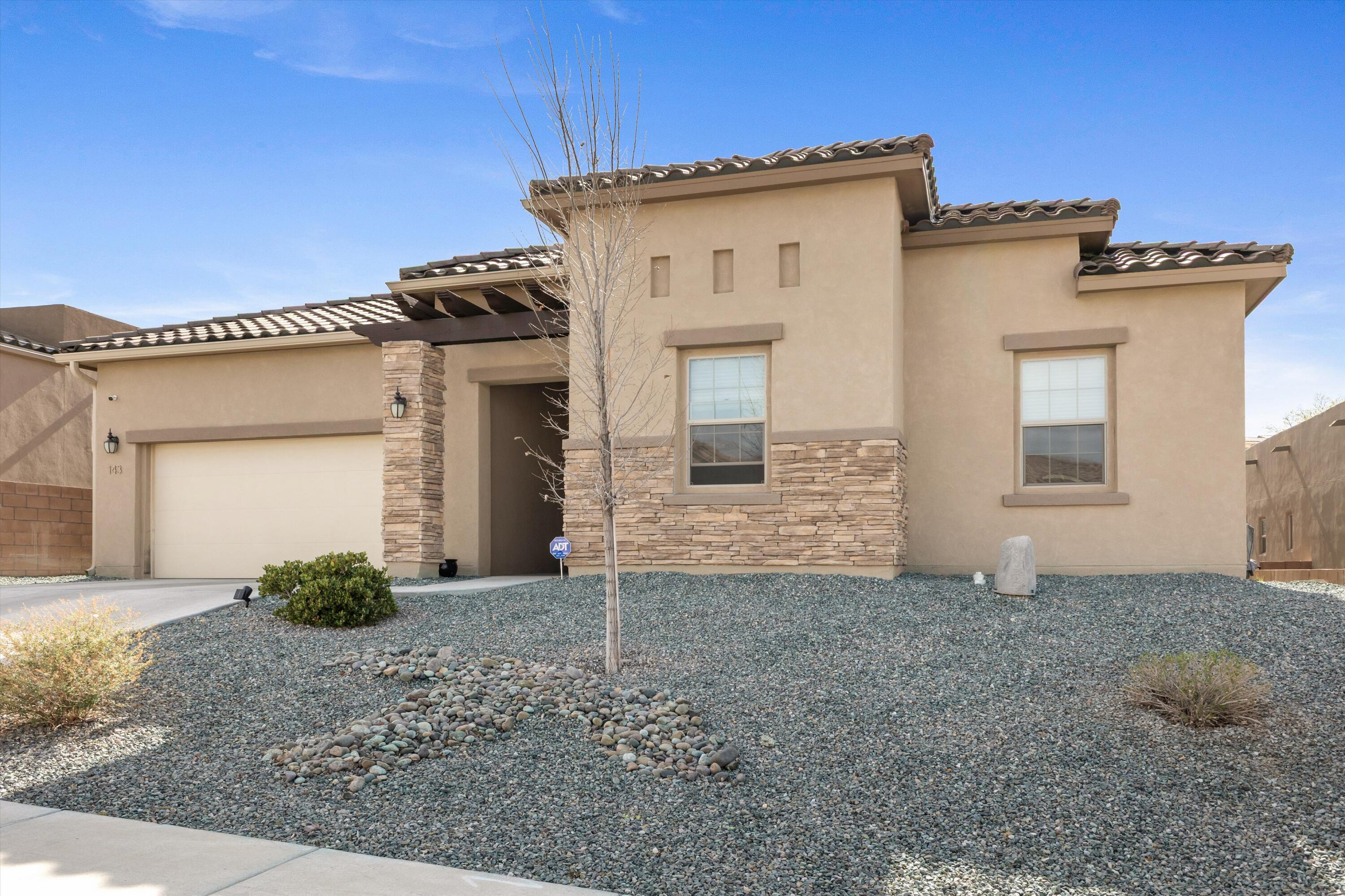 143 Suez Road NE
