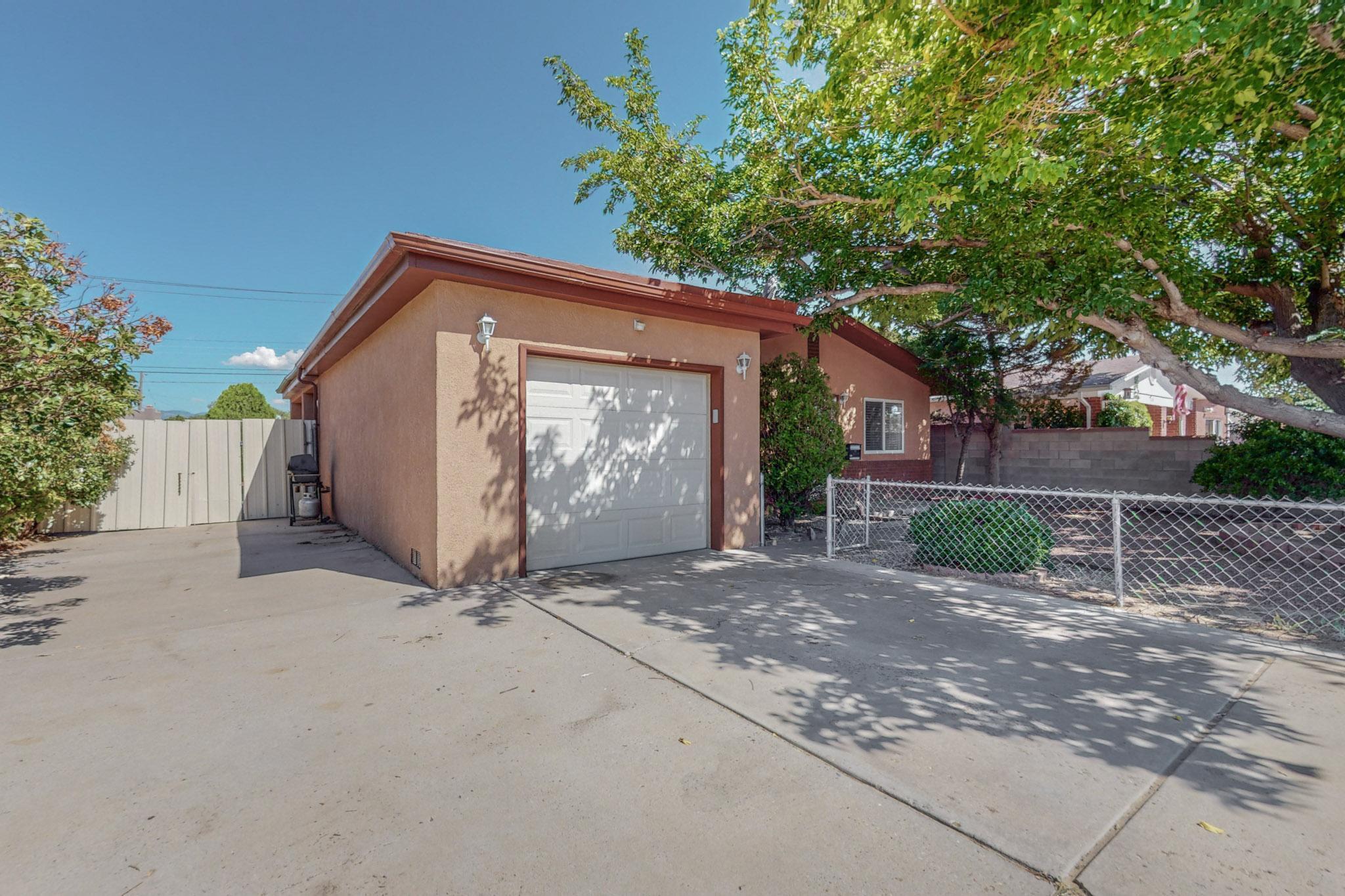 624 57th Street, Albuquerque, New Mexico image 3