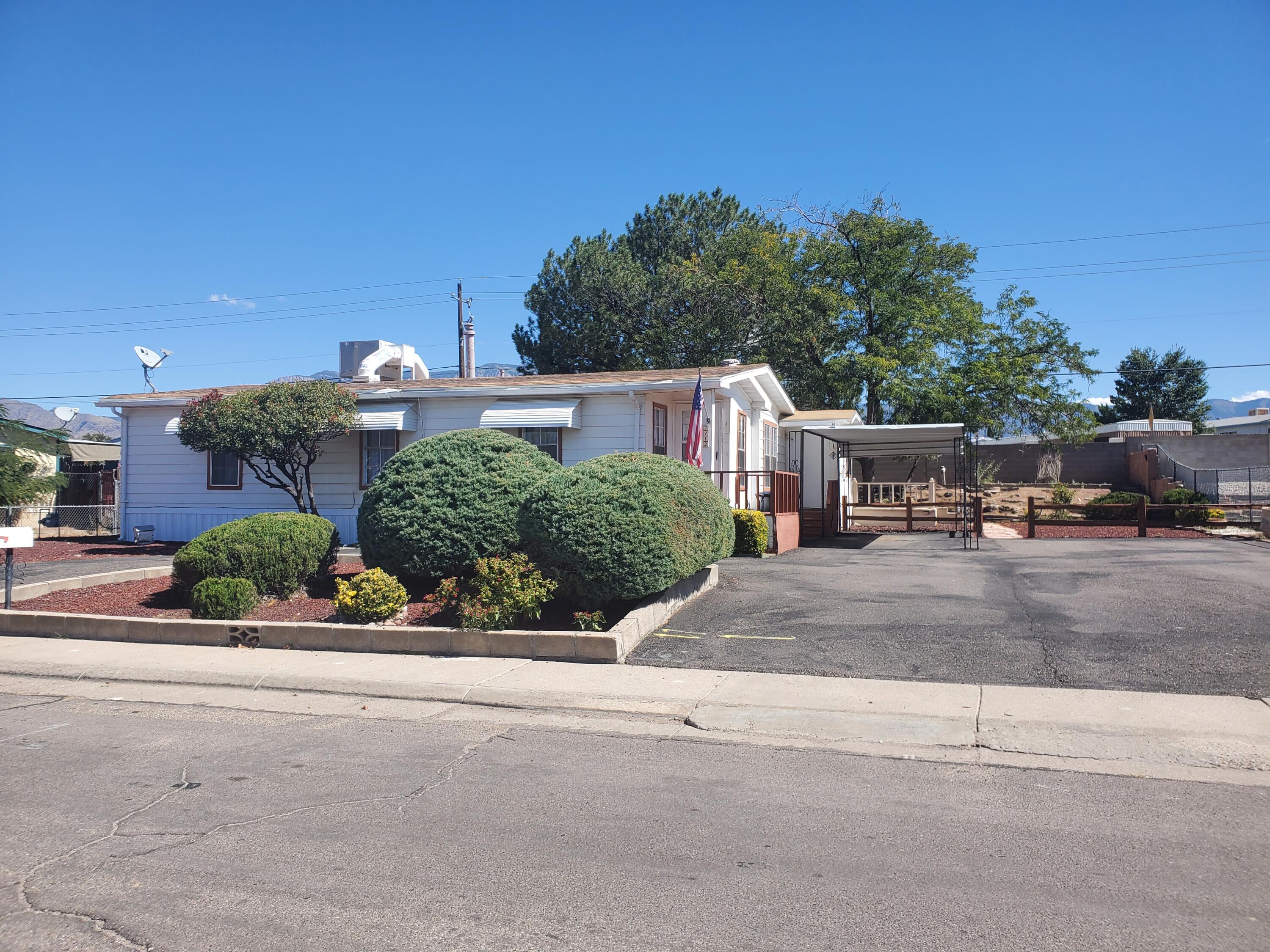 7712 Leanne Street NE