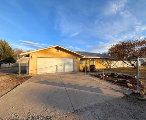 Photo of 2528 La Vega Drive SW, Albuquerque, NM 87105 (MLS # 1098135)