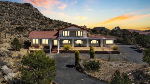 Photo of 1512 LA TUNA Place SE, Albuquerque, NM 87123 (MLS # 1090722)