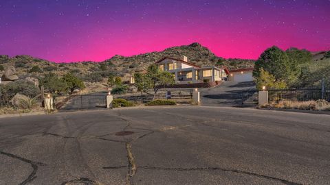 Photo of 1512 LA TUNA Place SE, Albuquerque, NM 87123 (MLS # 1090722)