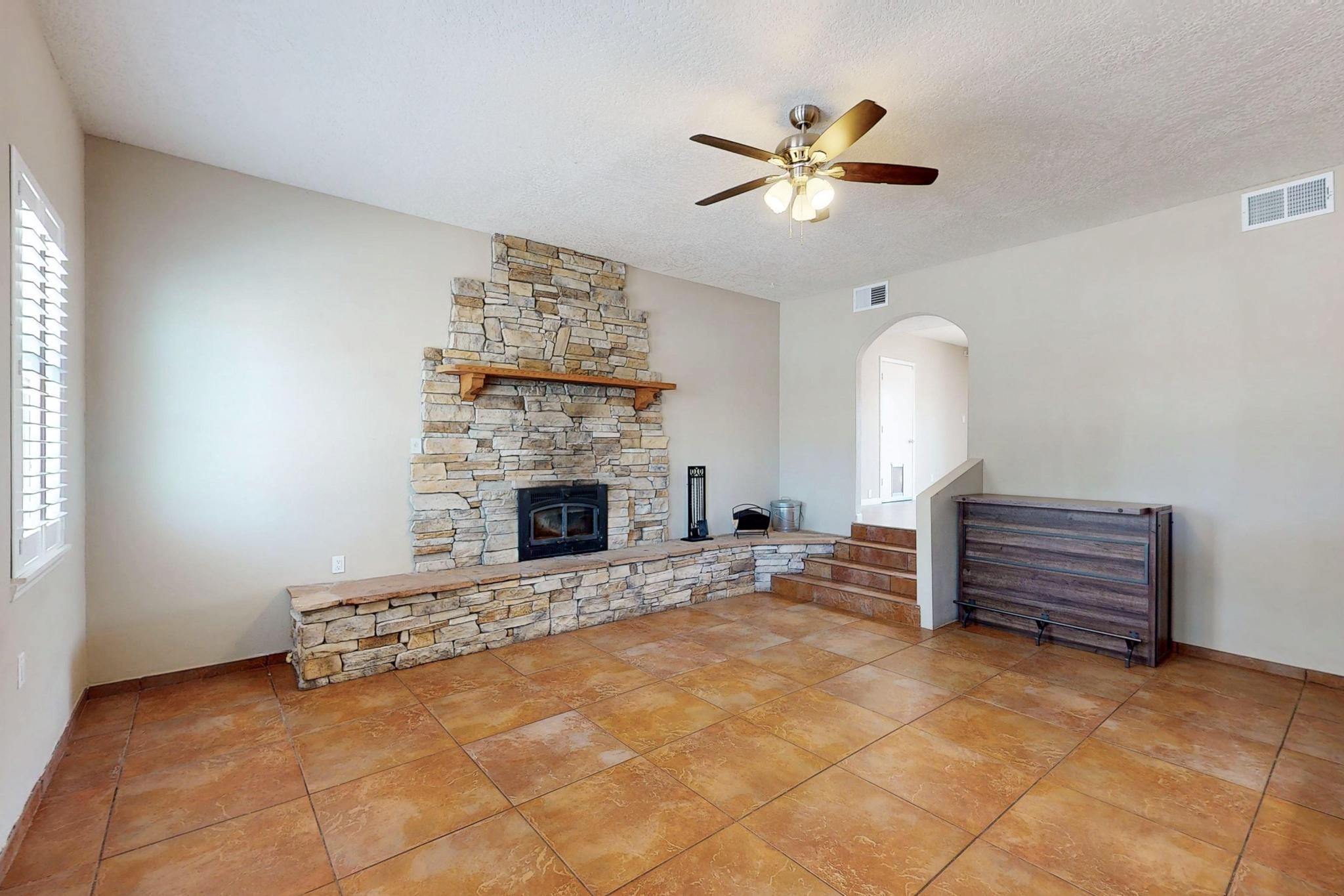 9207 Edith Boulevard NE